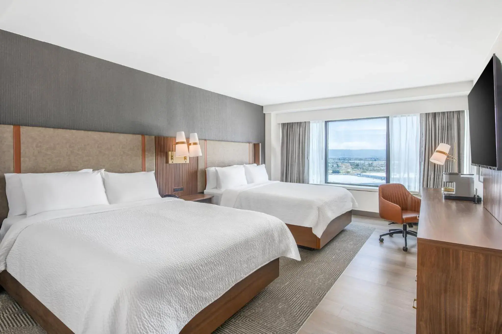 Standard Room with Two Queen Beds - High Floor in Holiday Inn Los Angeles Gateway-Torrance by IHG Standard Room with Two Queen Beds - High Floor in Holiday Inn Los Angeles Gateway-Torrance by IHG