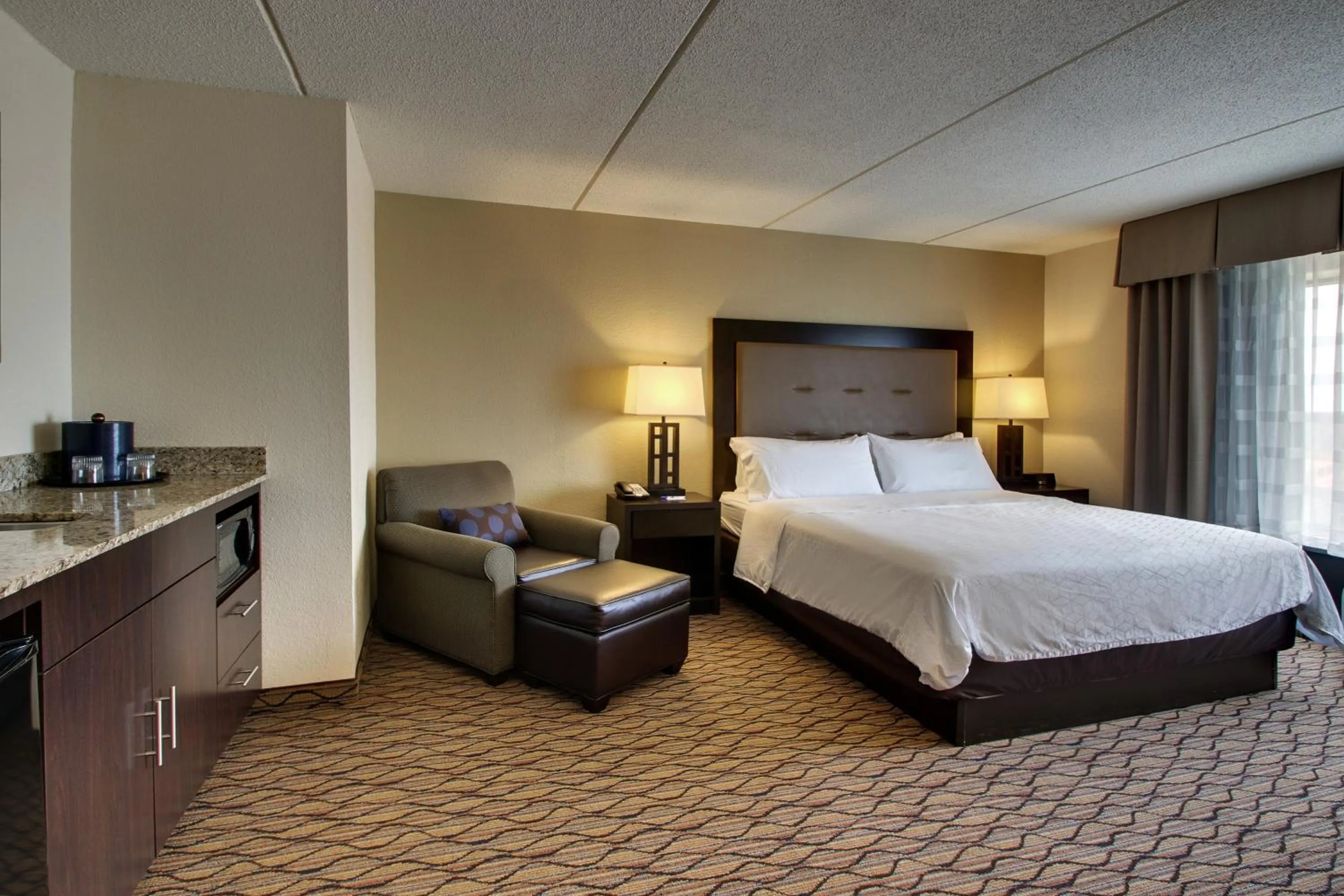Photo of the whole room, Bed in Holiday Inn Express Baltimore BWI Airport West by IHG