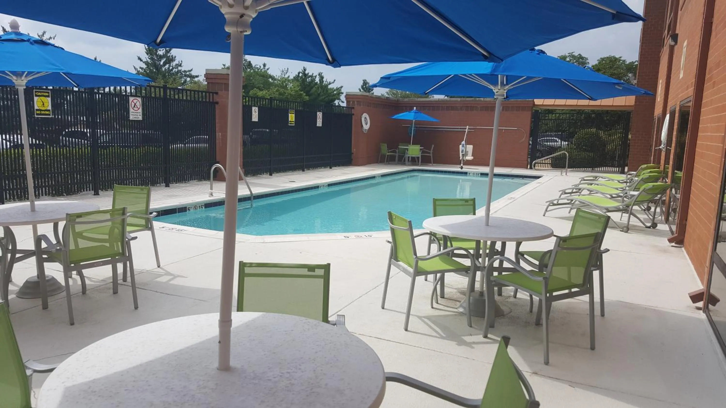Swimming pool in Holiday Inn Express Baltimore BWI Airport West by IHG
