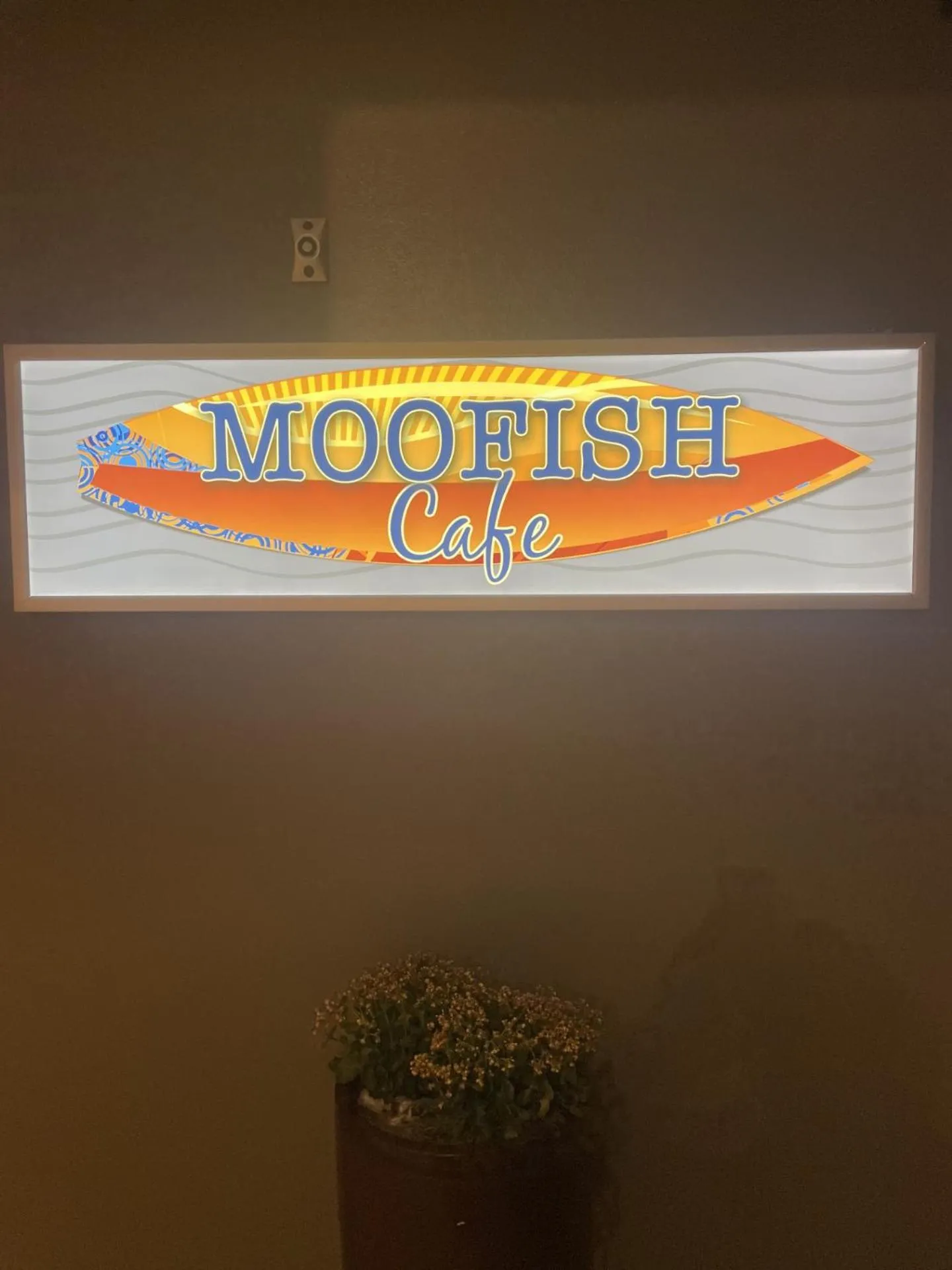 Restaurant/places to eat in Crowne Plaza Ventura Beach by IHG