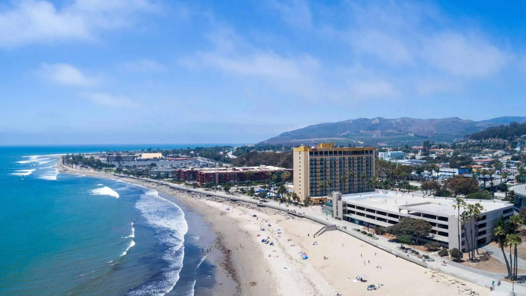 Property building in Crowne Plaza Ventura Beach by IHG