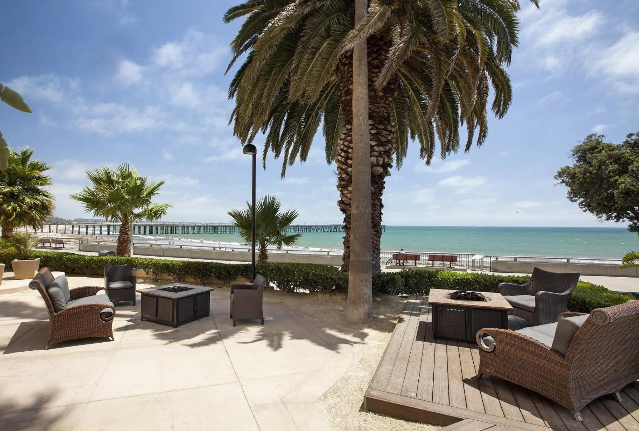 Restaurant/places to eat in Crowne Plaza Ventura Beach by IHG