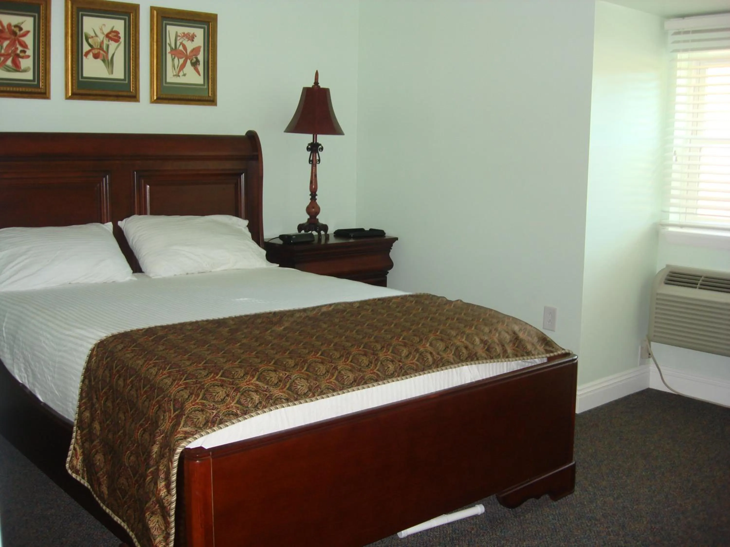 Bed in The City Hotel Bar & Grill