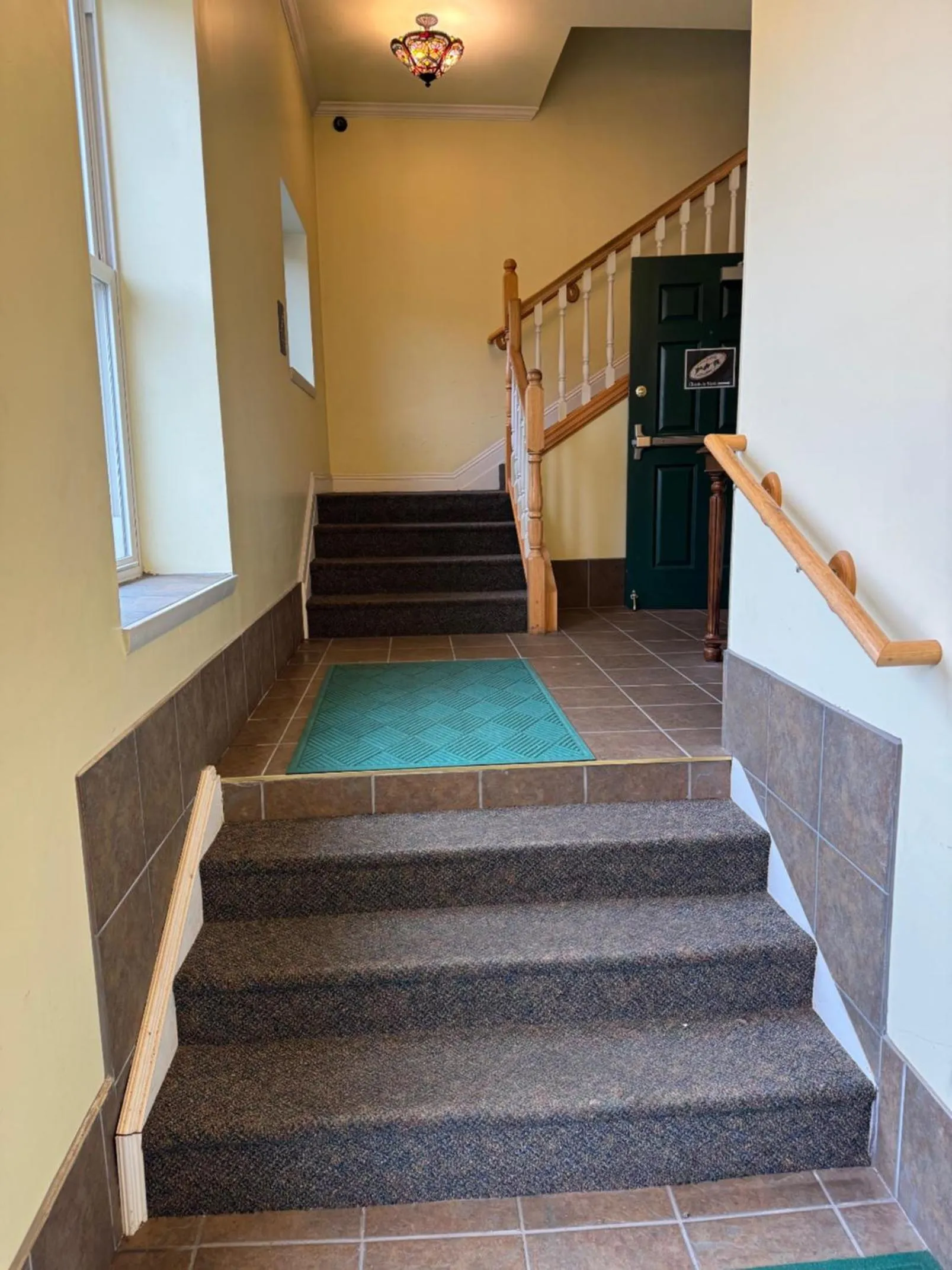 The City Hotel Bar & Grill