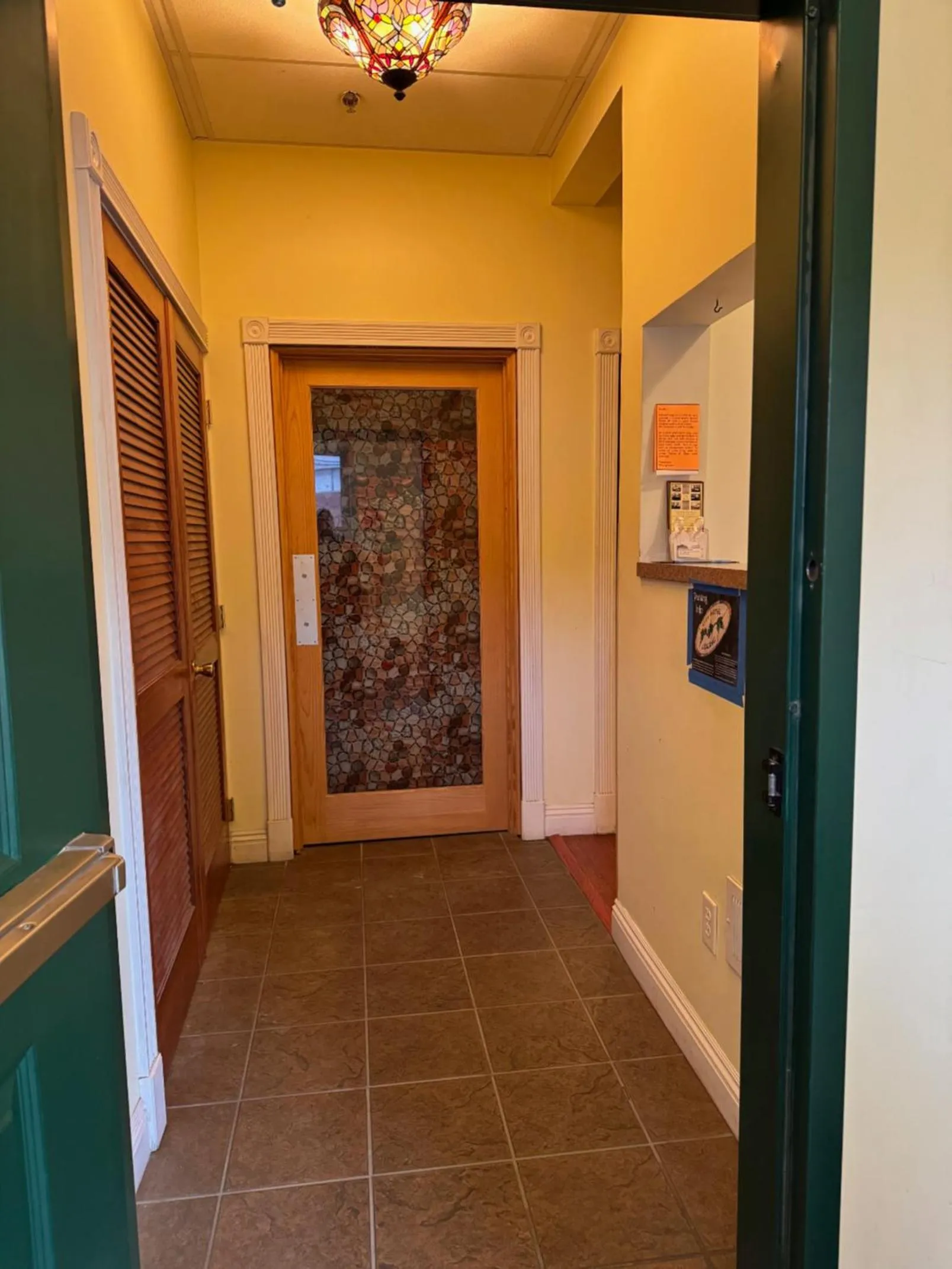 The City Hotel Bar & Grill