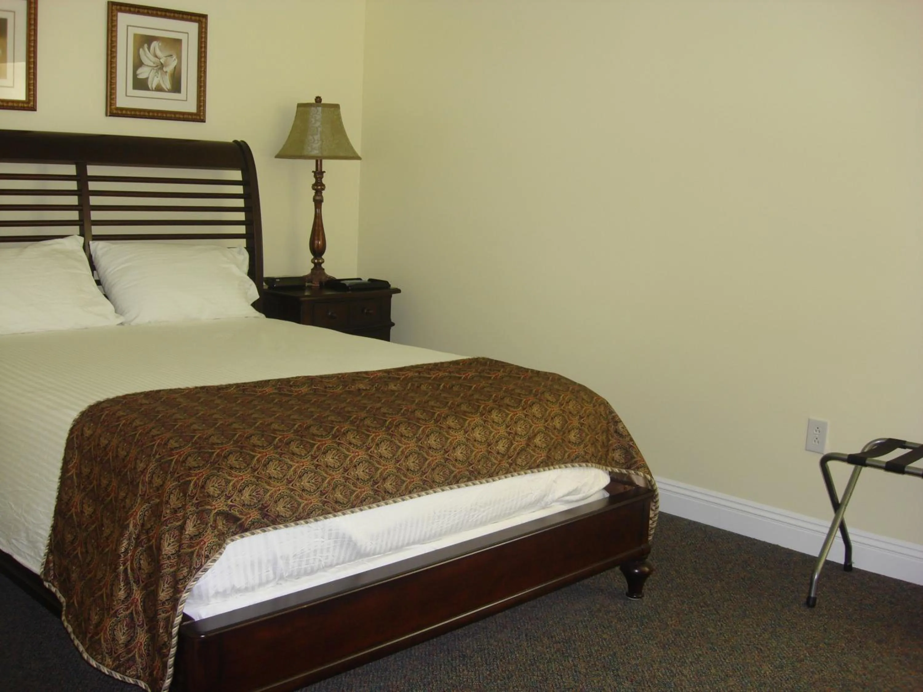 Bed in The City Hotel Bar & Grill