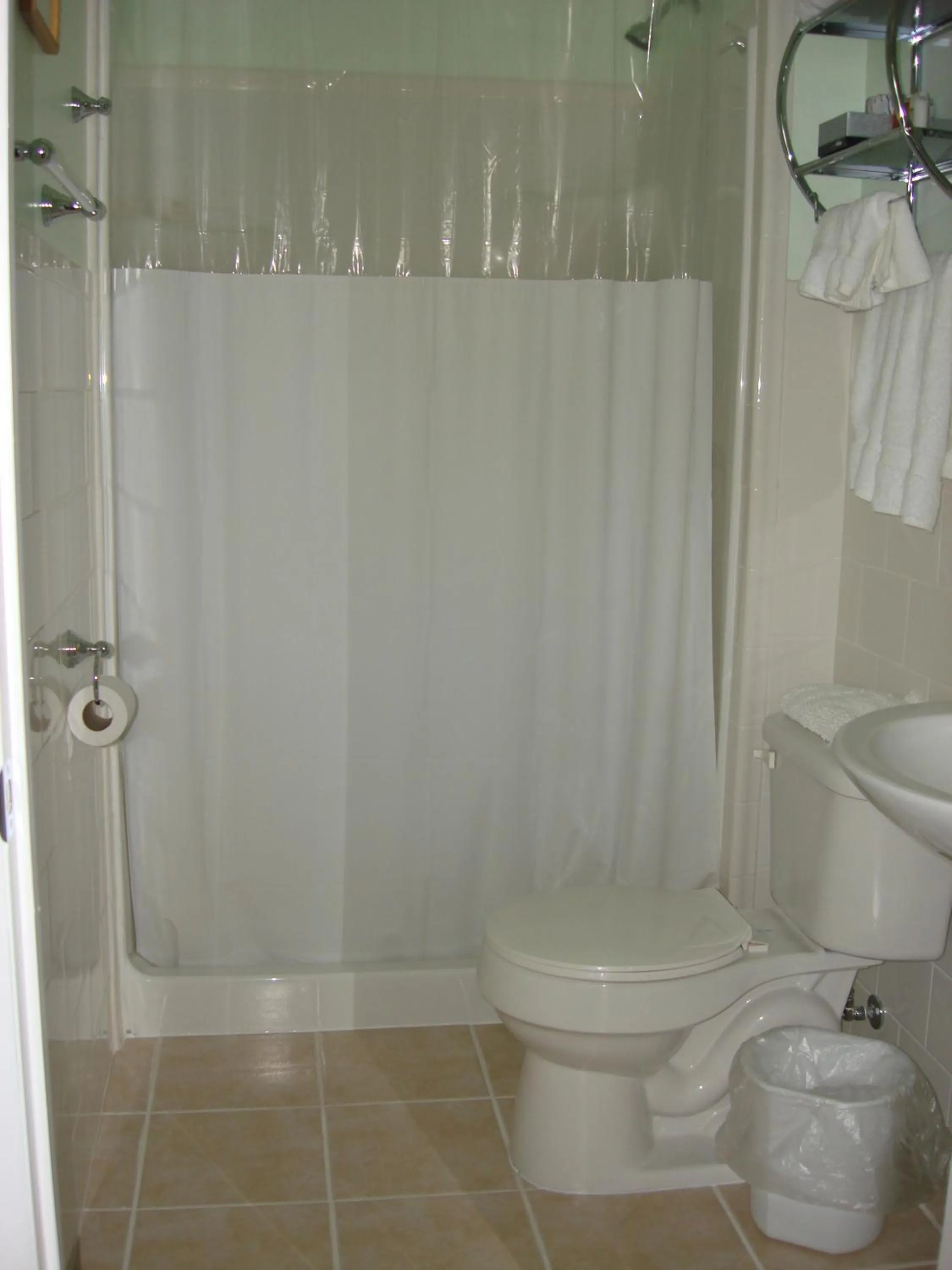 The City Hotel Bar & Grill