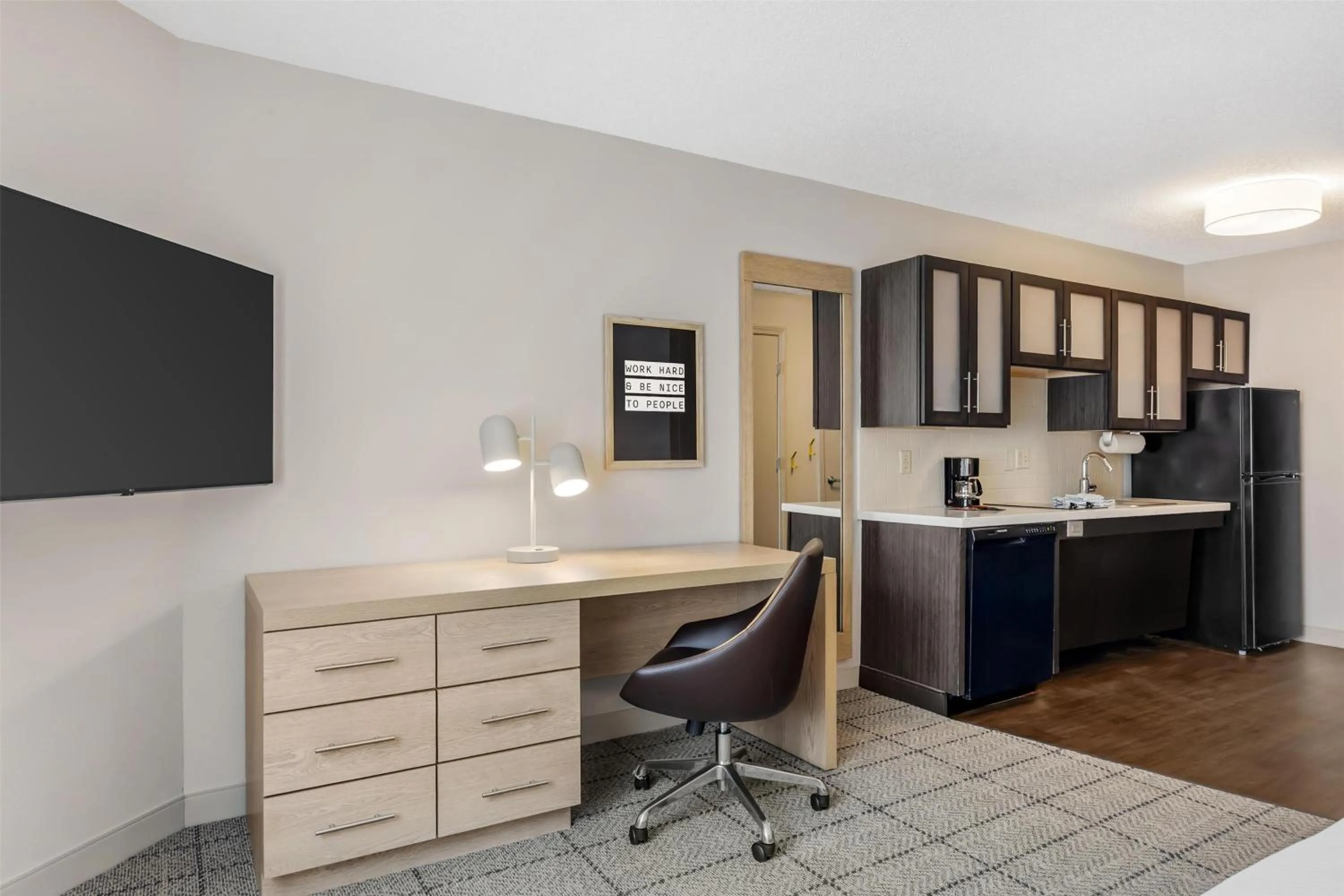 Kitchen or kitchenette in Sonesta Simply Suites Boston Burlington
