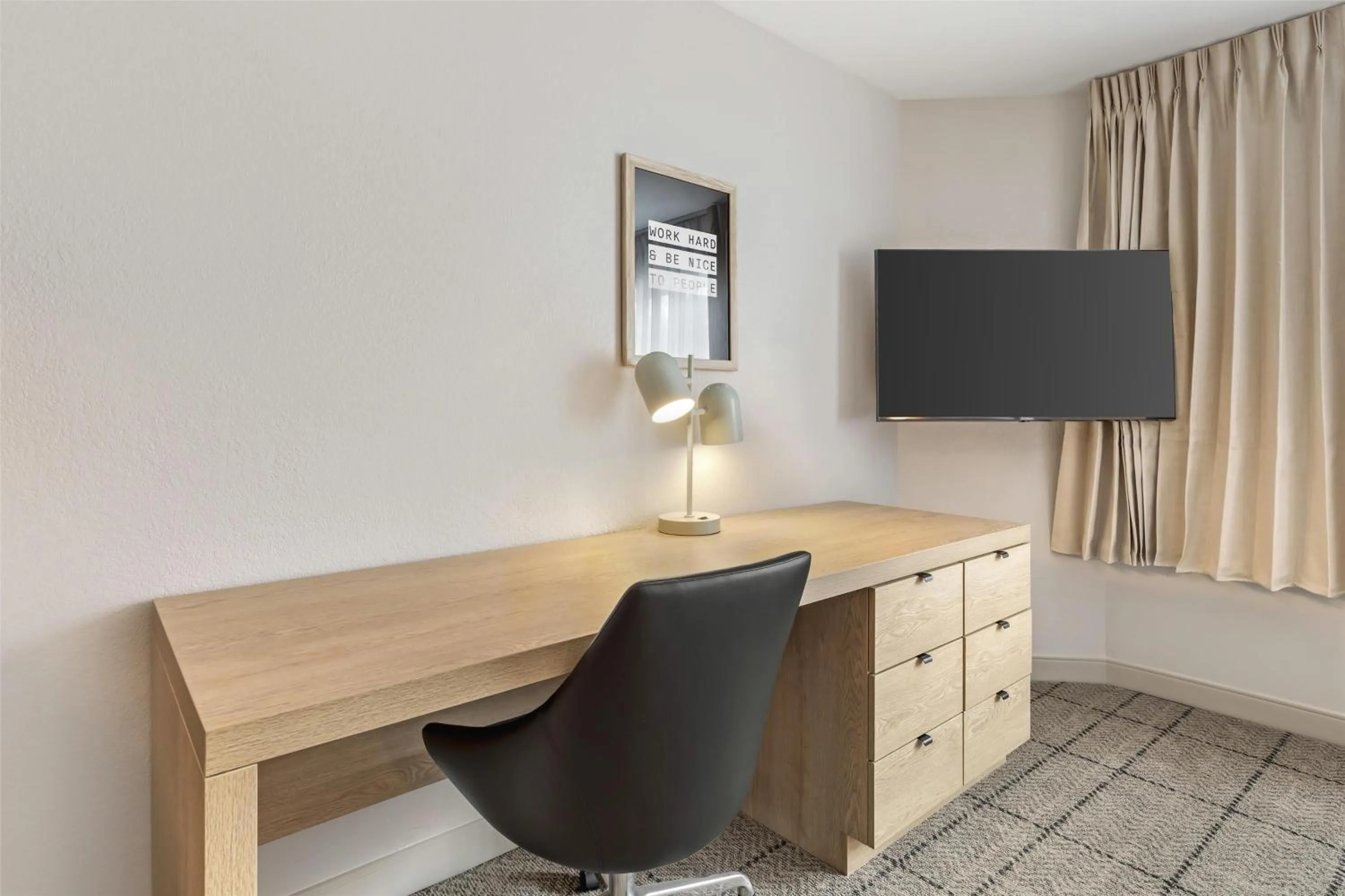 Photo of the whole room in Sonesta Simply Suites Boston Burlington