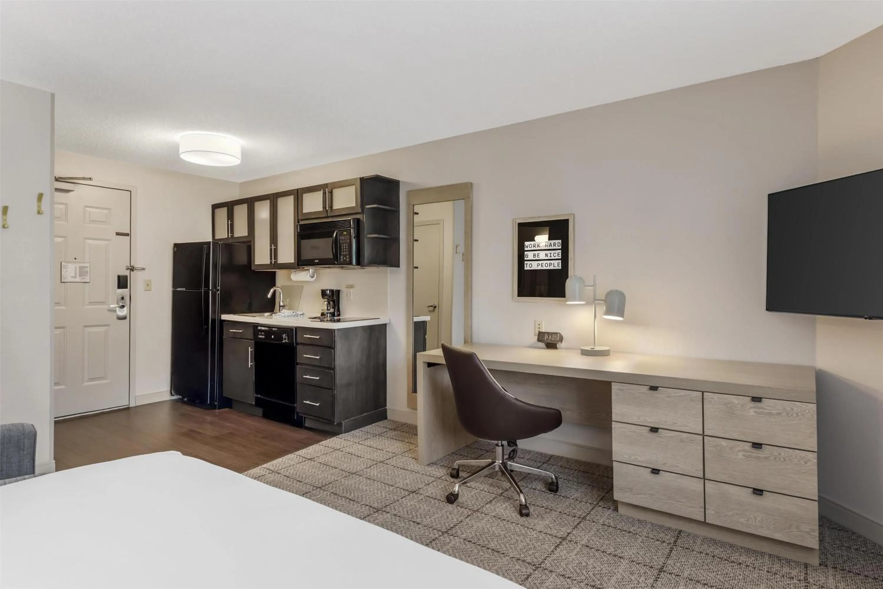 Kitchen or kitchenette in Sonesta Simply Suites Boston Burlington