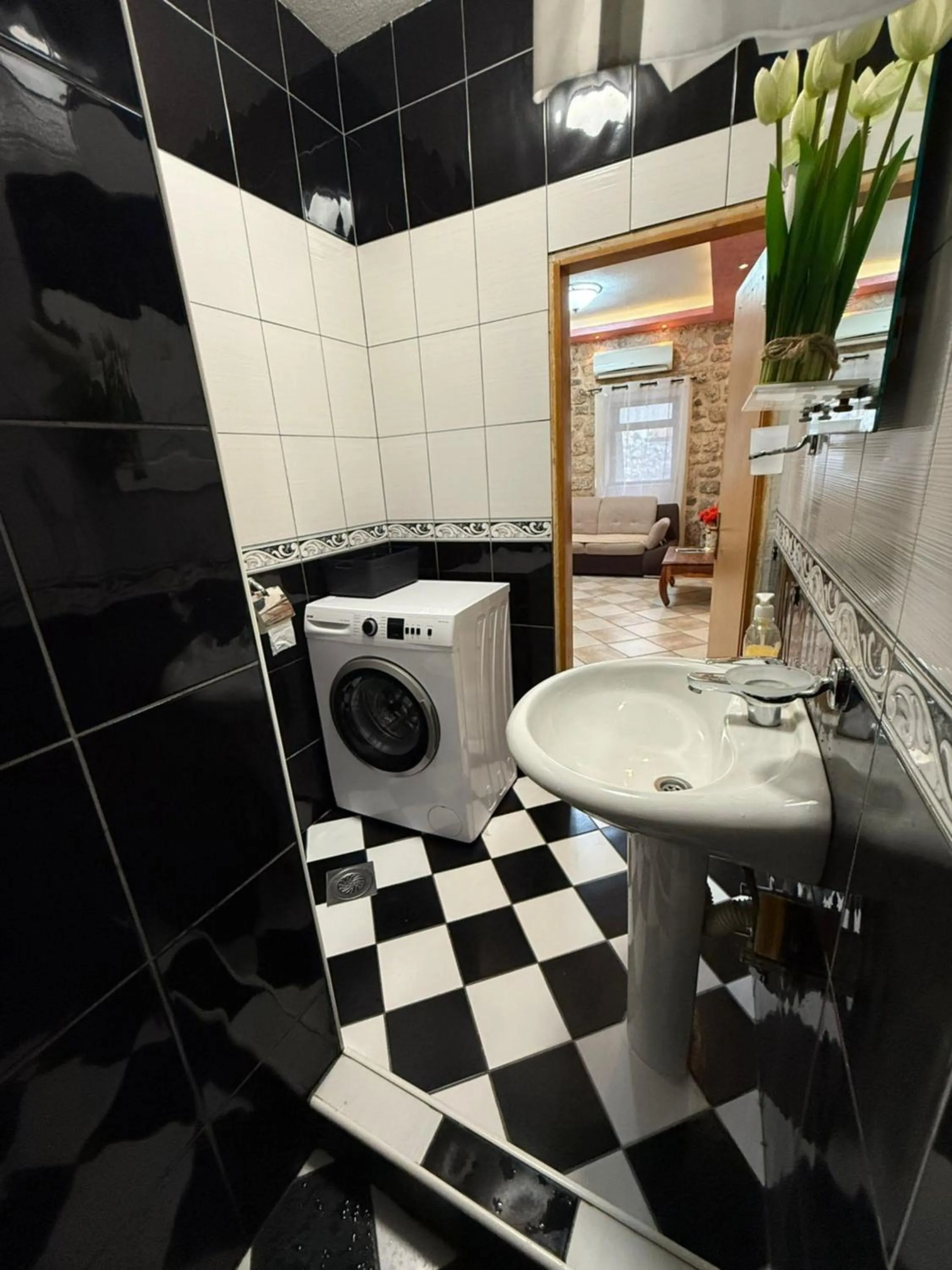 Toilet in Athos Guesthouse