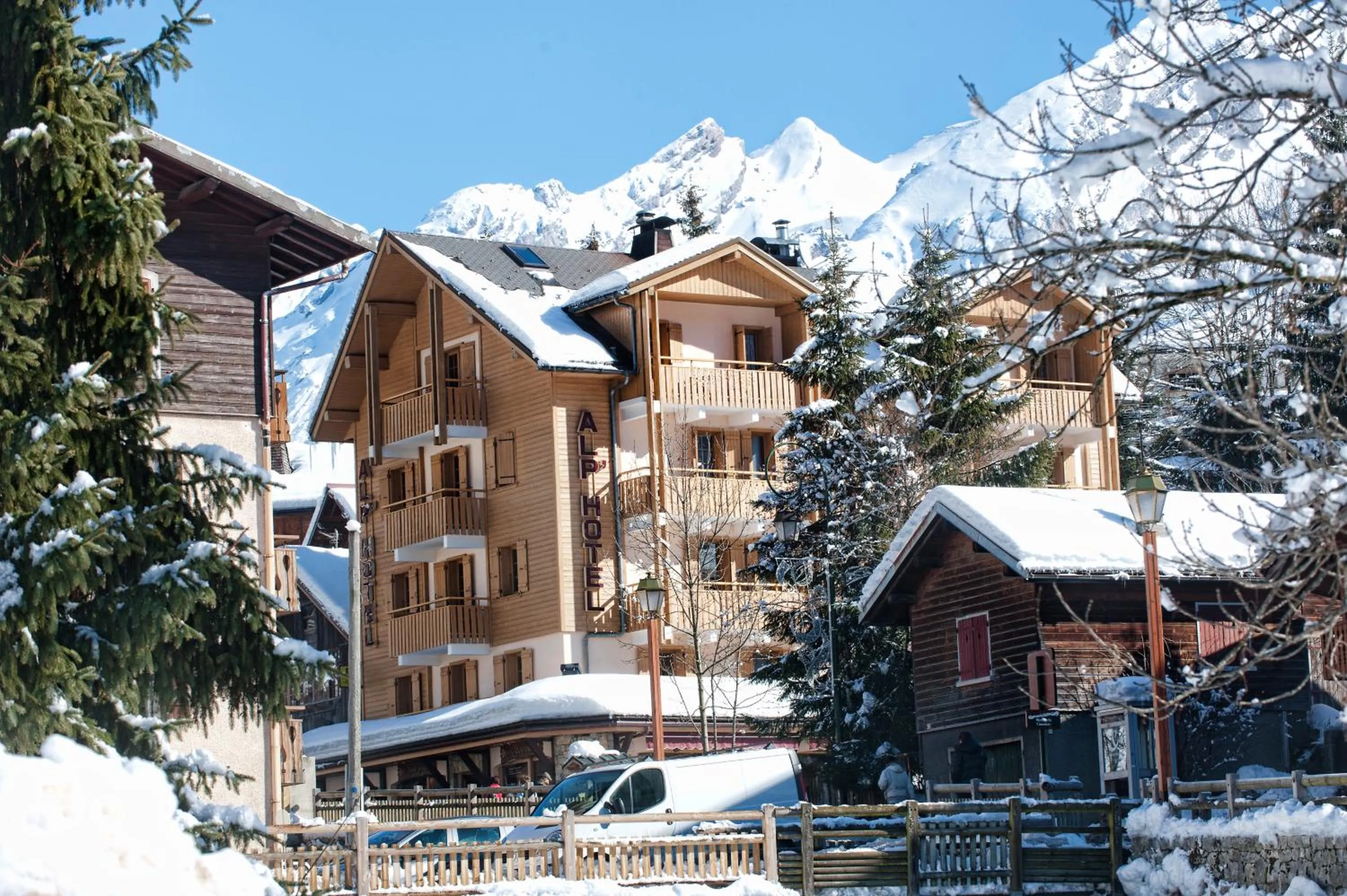 Facade/entrance in Alp'Hotel