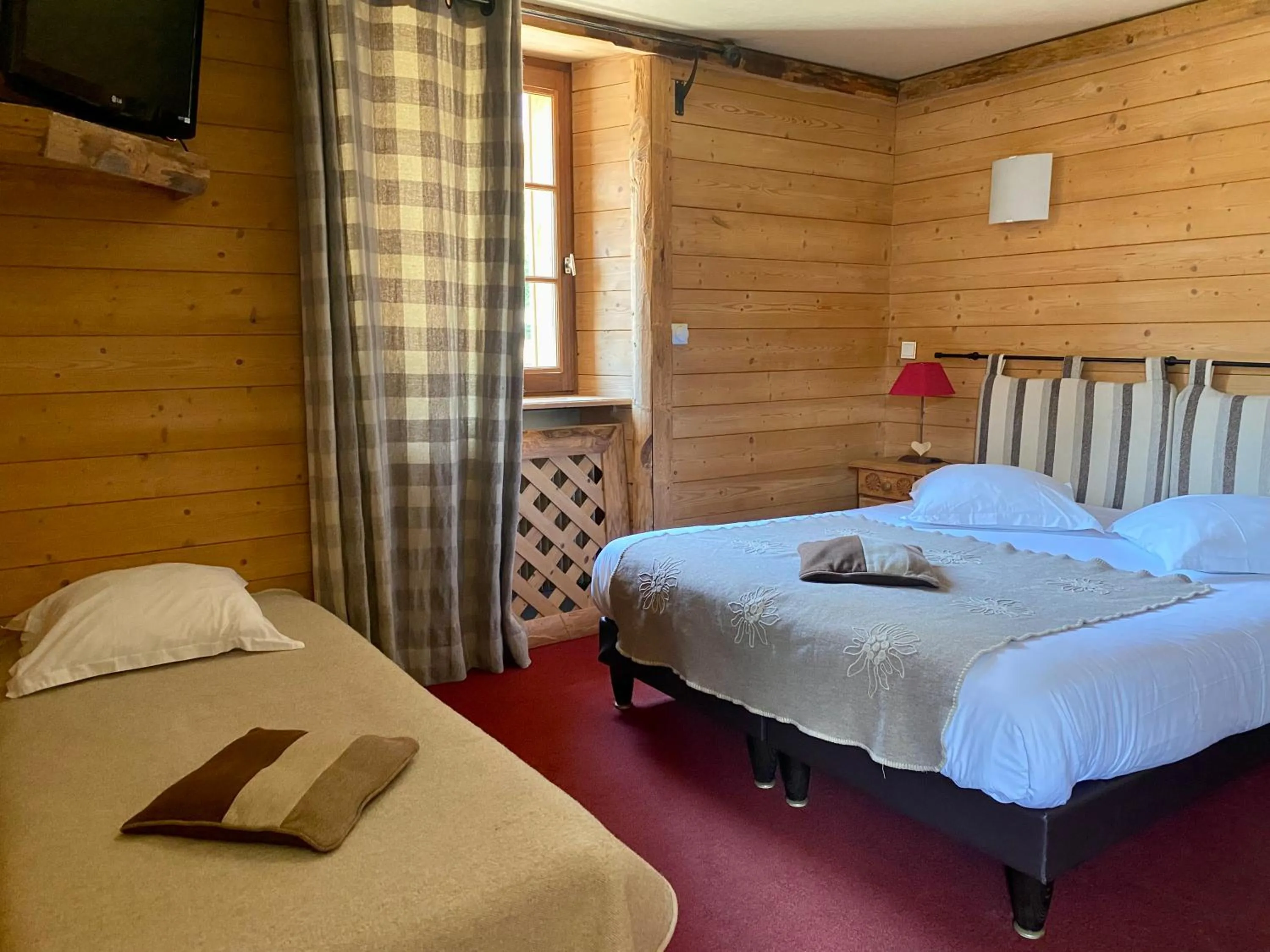 Photo of the whole room, Bed in Alp'Hotel