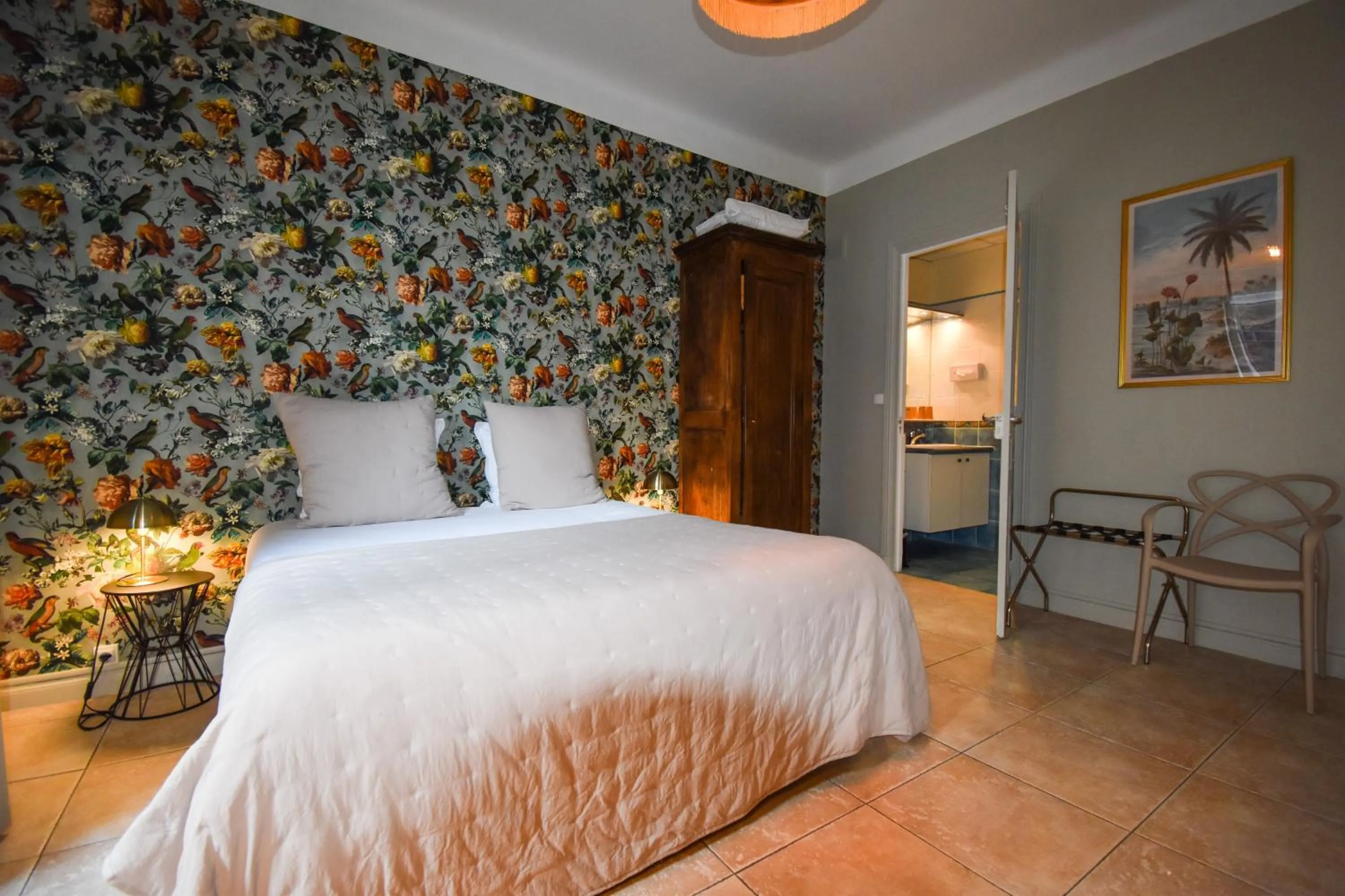 Photo of the whole room, Bed in Hôtel Azur Reims Centre