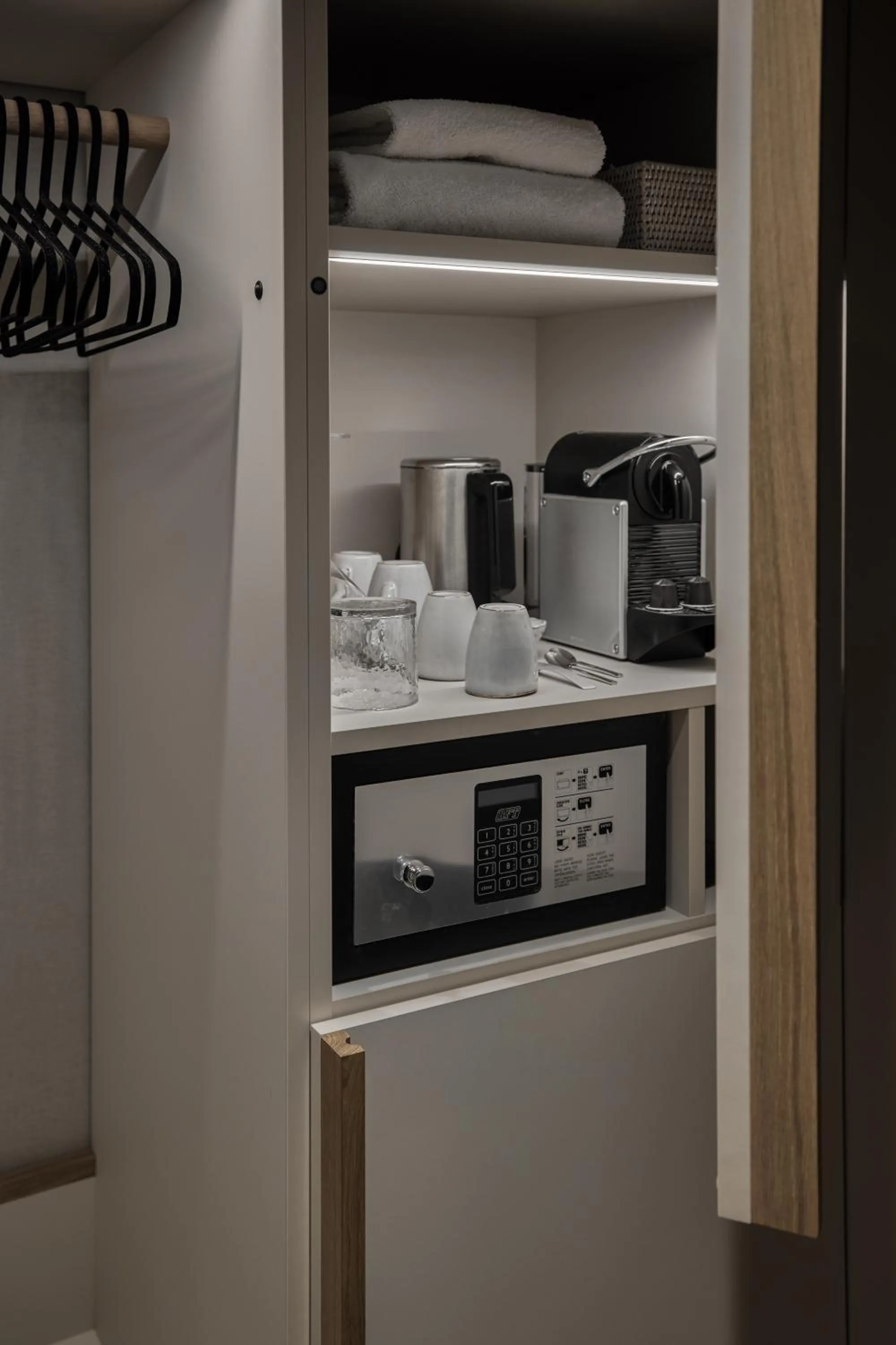 ADELANTE Boutique Hotel