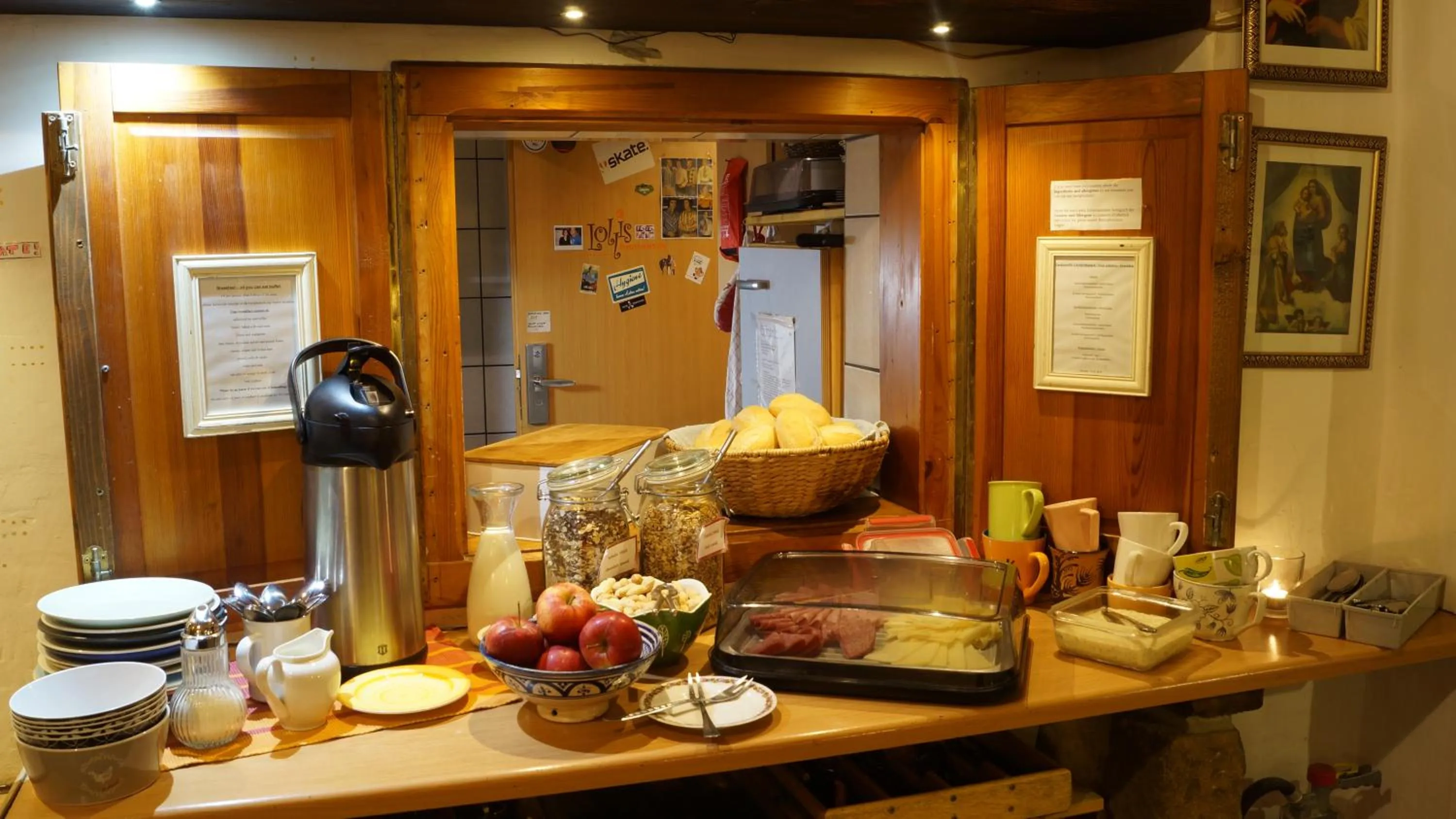 Food and drinks in Hostel Lollis Homestay Dresden