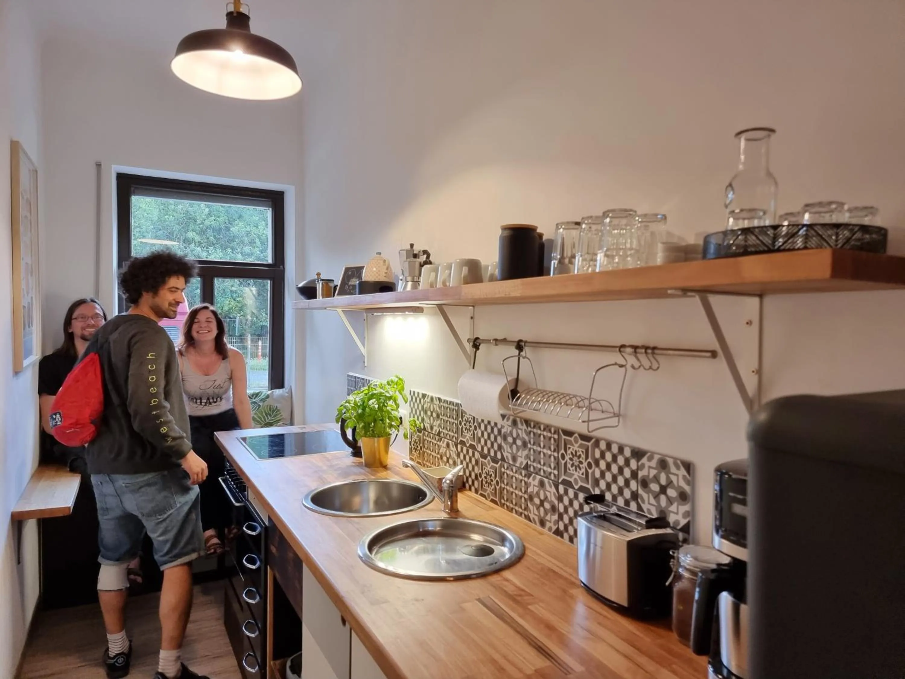 Kitchen or kitchenette in Hostel Lollis Homestay Dresden