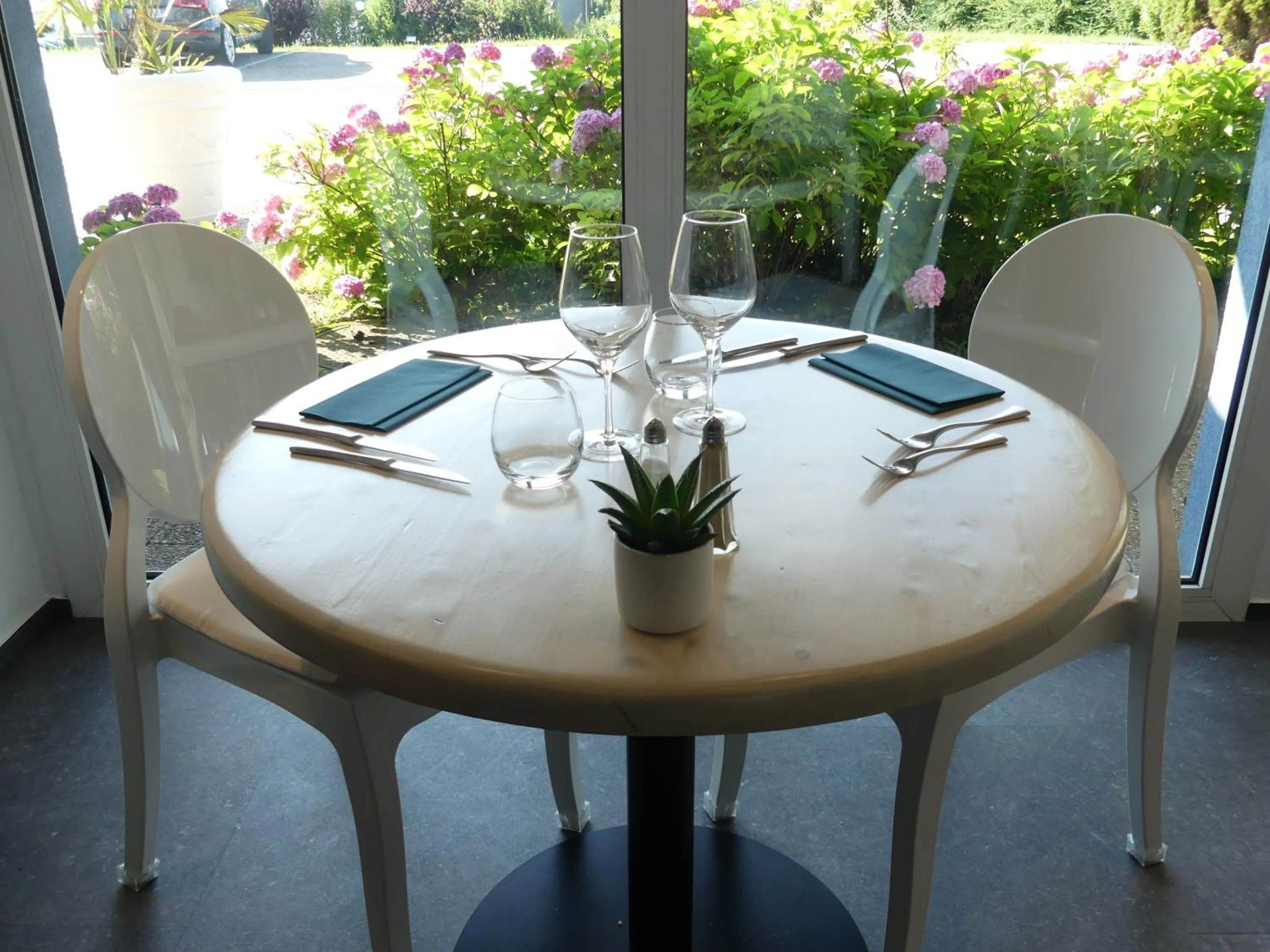 Restaurant/places to eat in Hôtel Côté Sud Léman