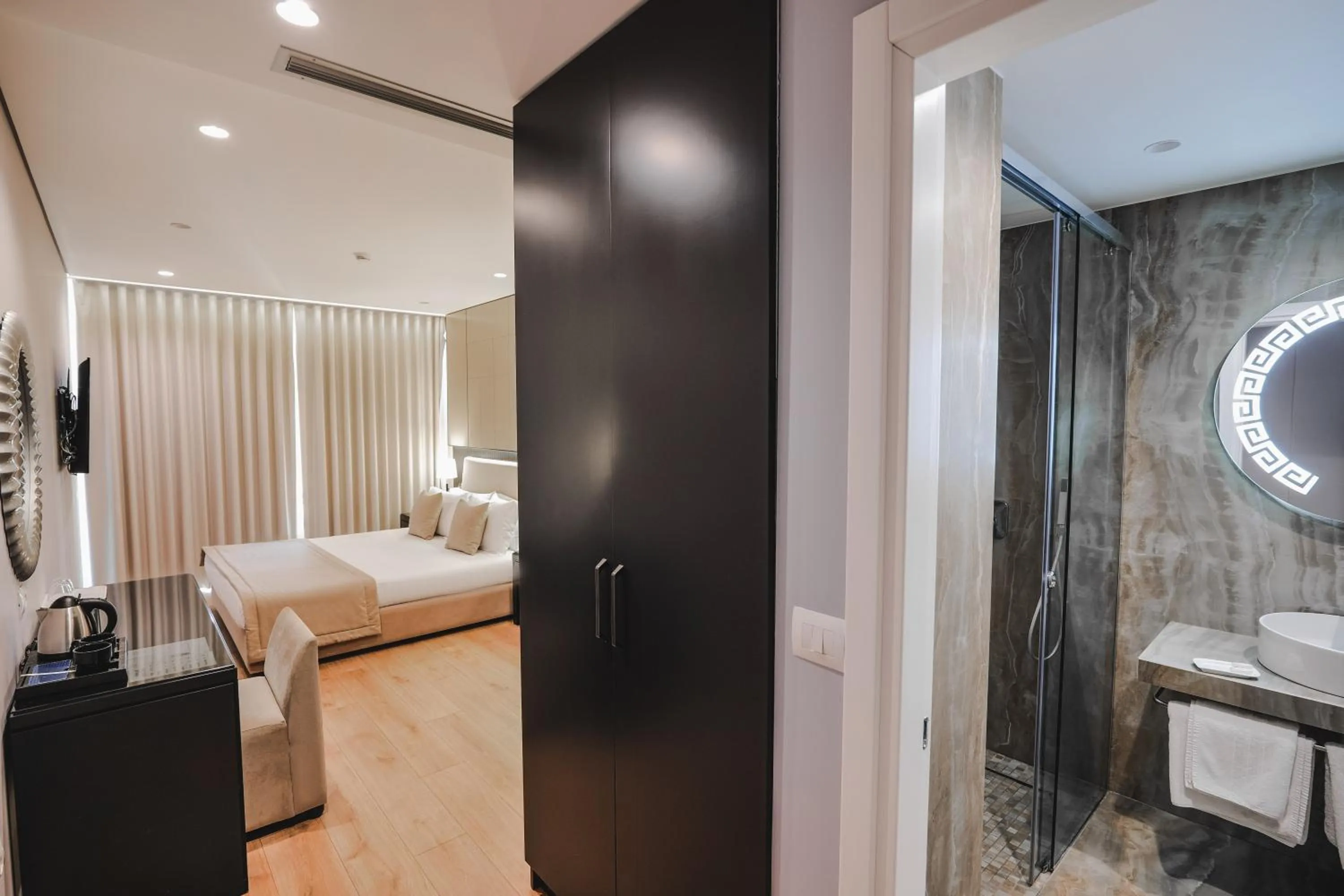 Photo of the whole room in Hotel Oasis