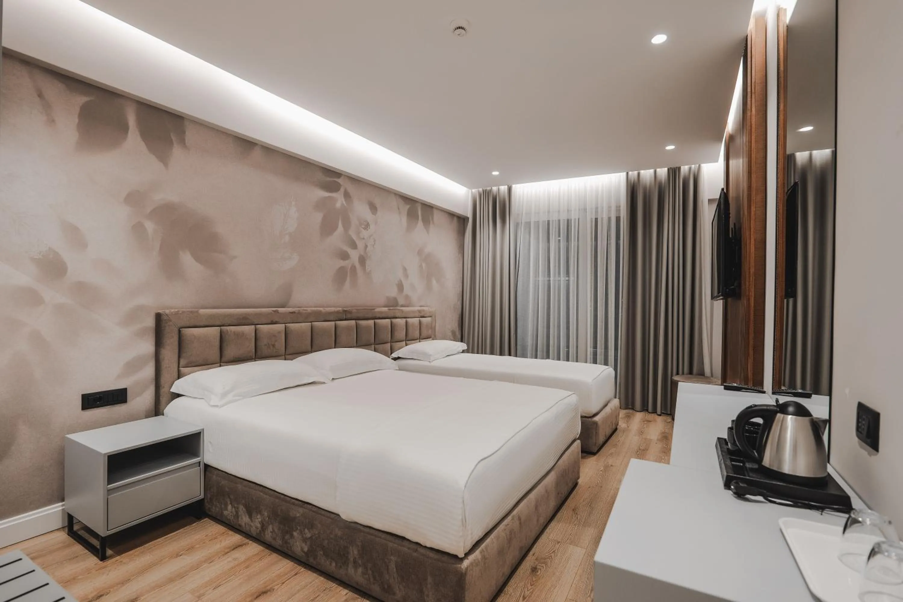 Photo of the whole room in Hotel Oasis