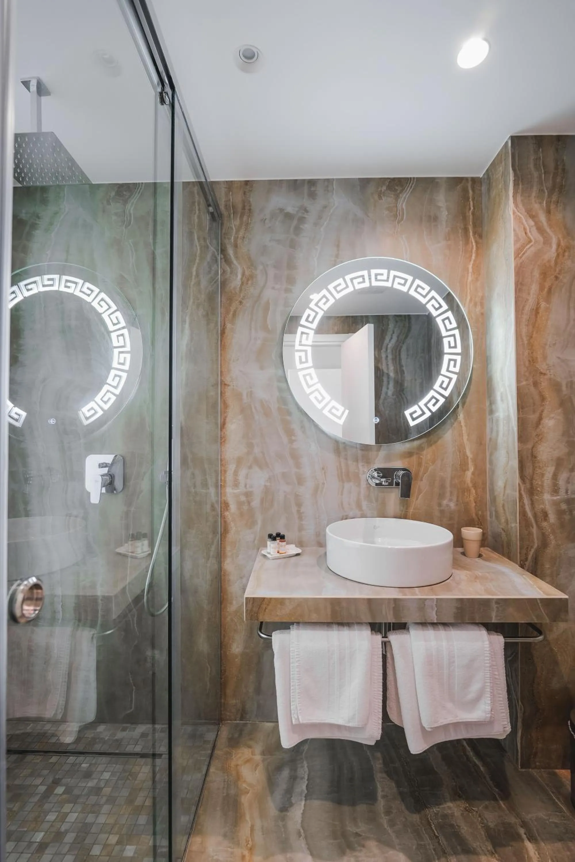 Bathroom in Hotel Oasis