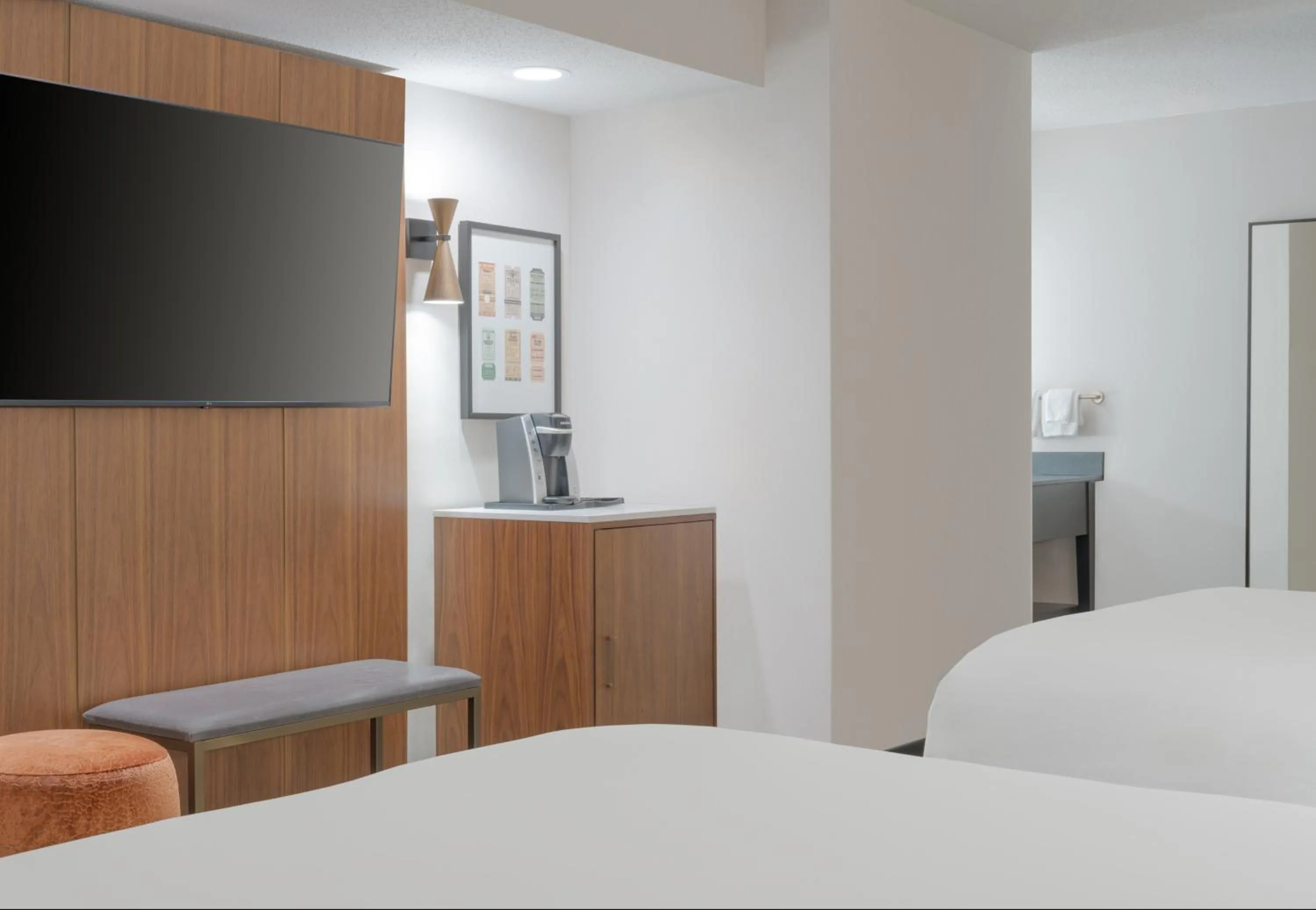 Photo of the whole room, Bed in Crowne Plaza Indianapolis-Dwtn-Union Stn by IHG