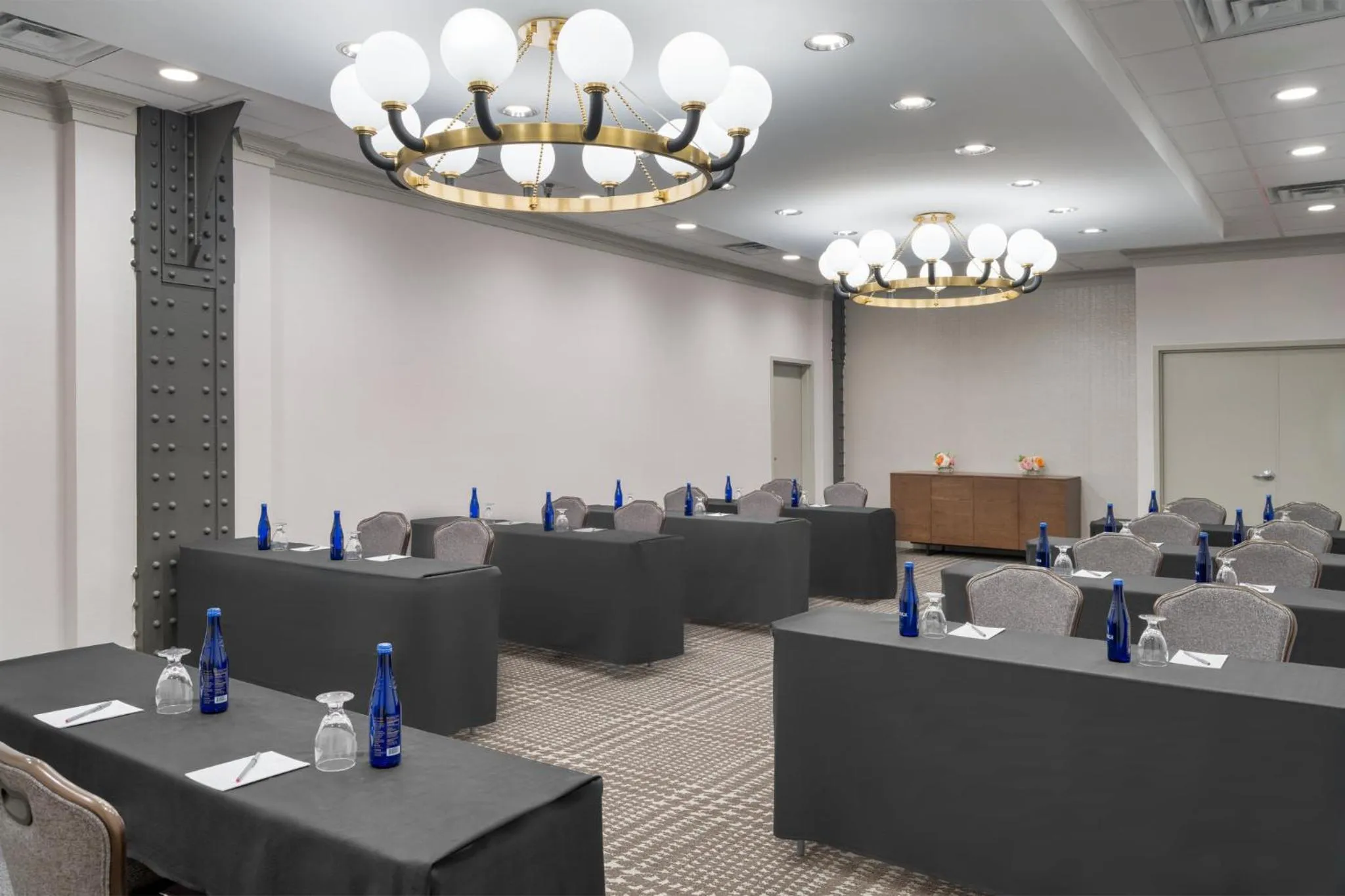 Meeting/conference room in Crowne Plaza Indianapolis-Dwtn-Union Stn by IHG