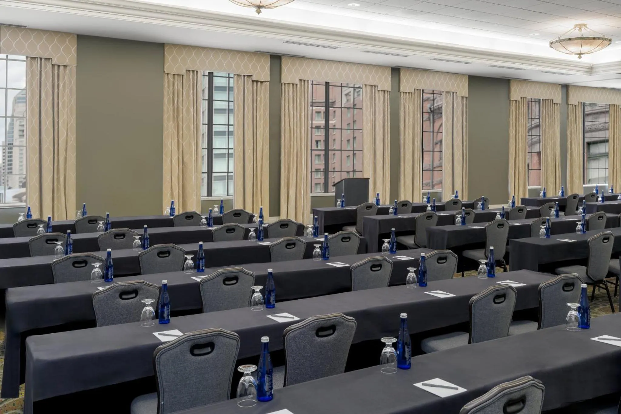 Meeting/conference room in Crowne Plaza Indianapolis-Dwtn-Union Stn by IHG