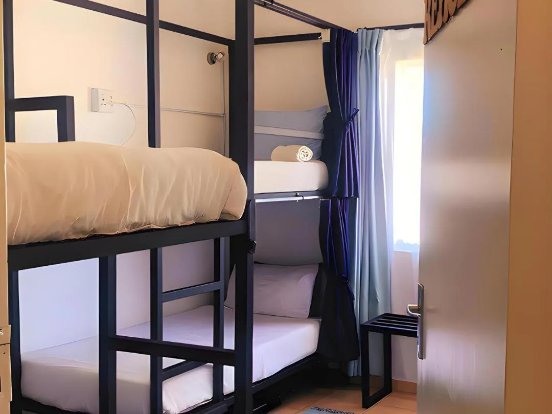 Photo of the whole room, Bed in Kate's Nest Guesthouse & Backpackers