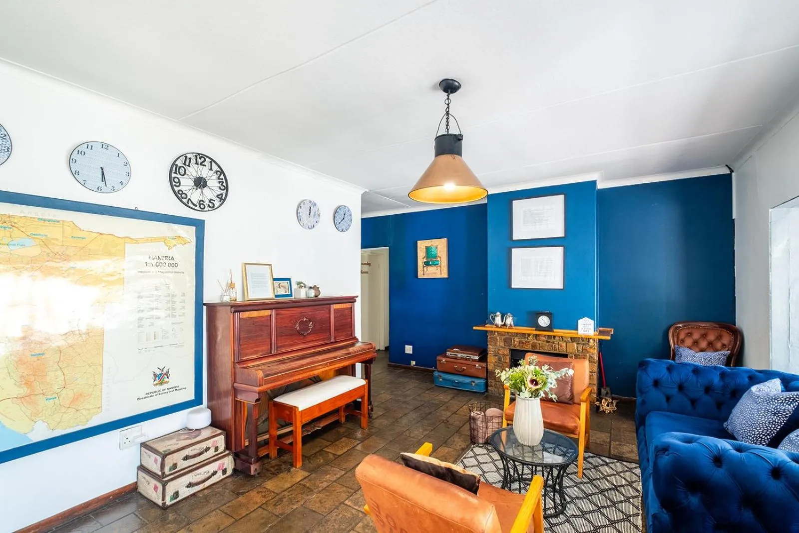 Communal lounge/ TV room in Kate's Nest Guesthouse & Backpackers