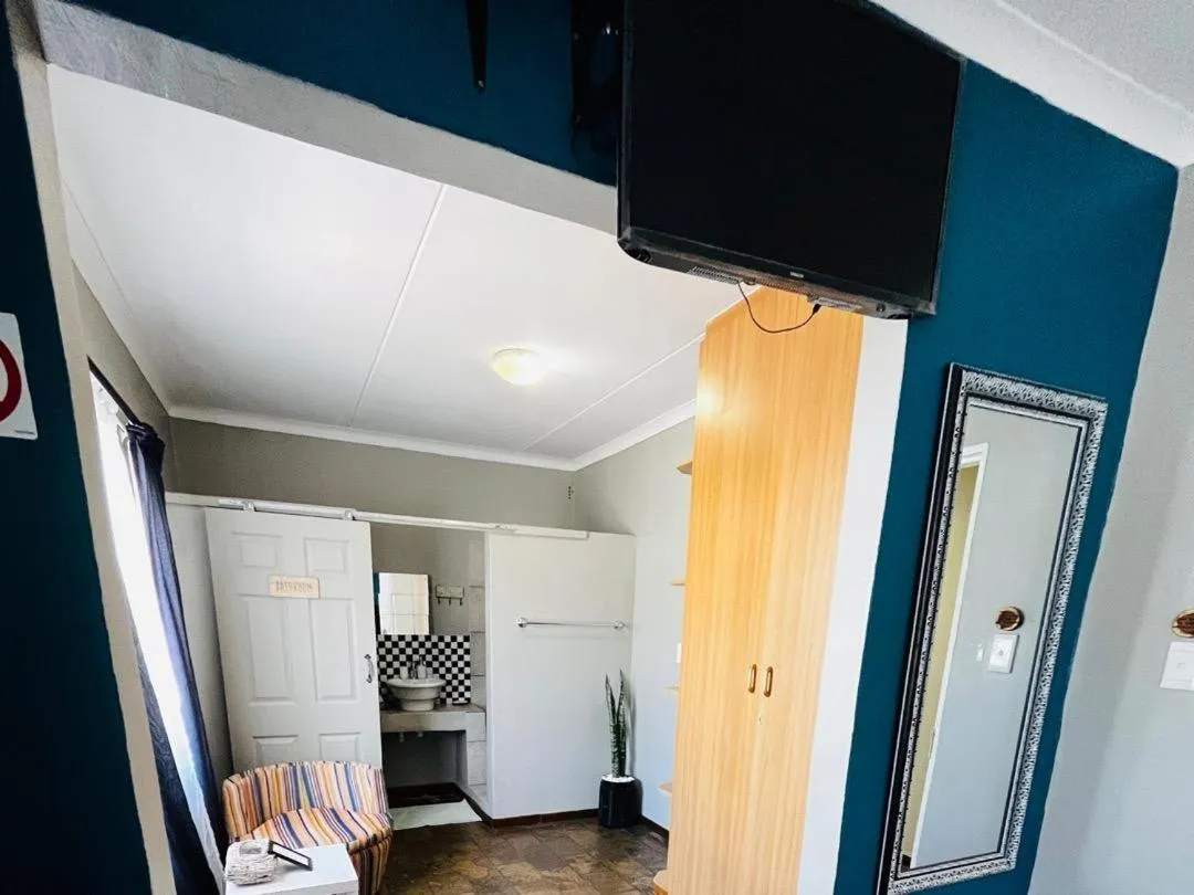 Photo of the whole room in Kate's Nest Guesthouse & Backpackers