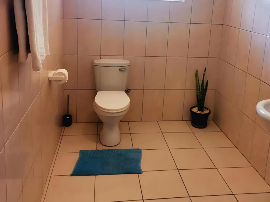 Bathroom in Kate's Nest Guesthouse & Backpackers