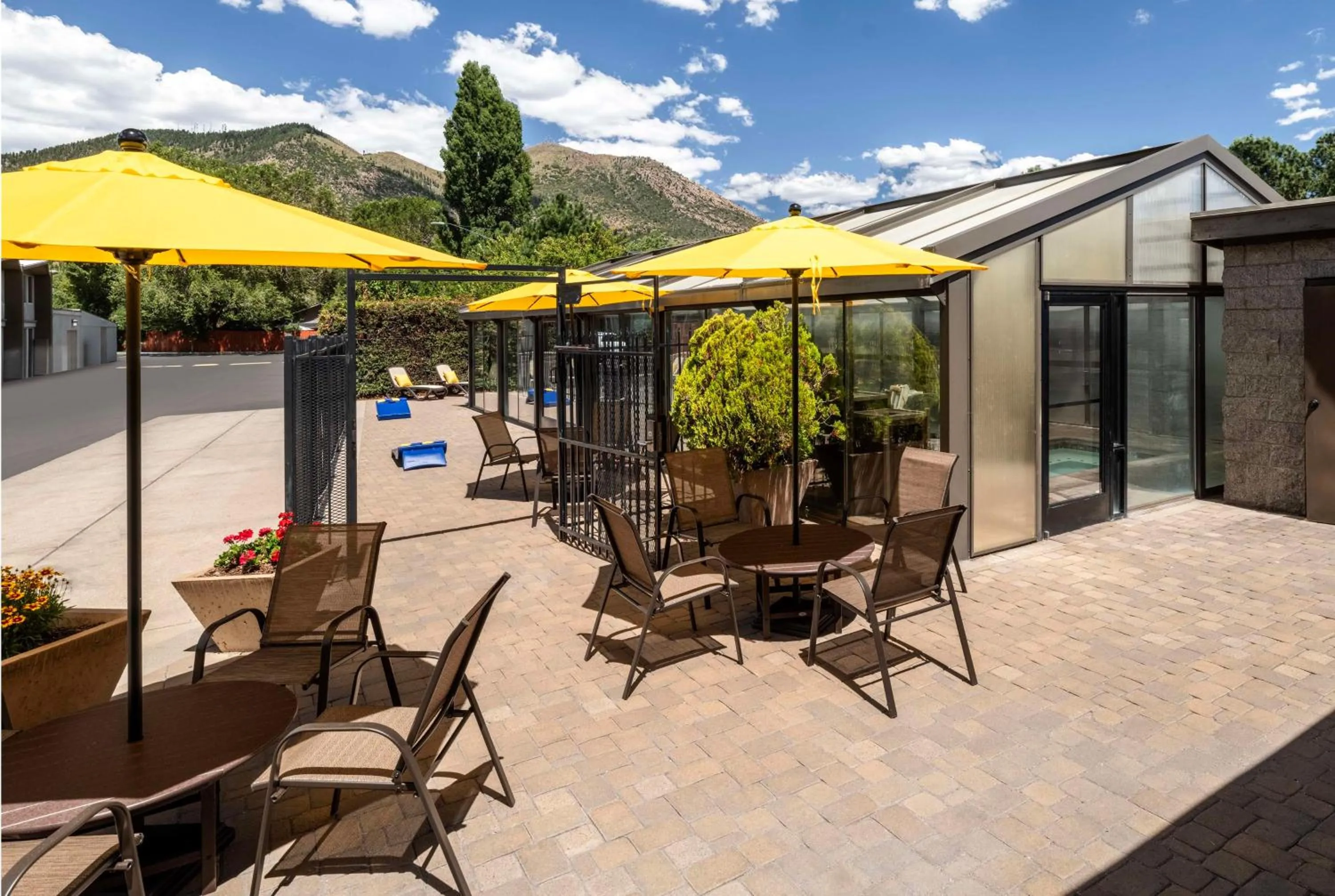 Property building in Best Western Pony Soldier Inn & Suites