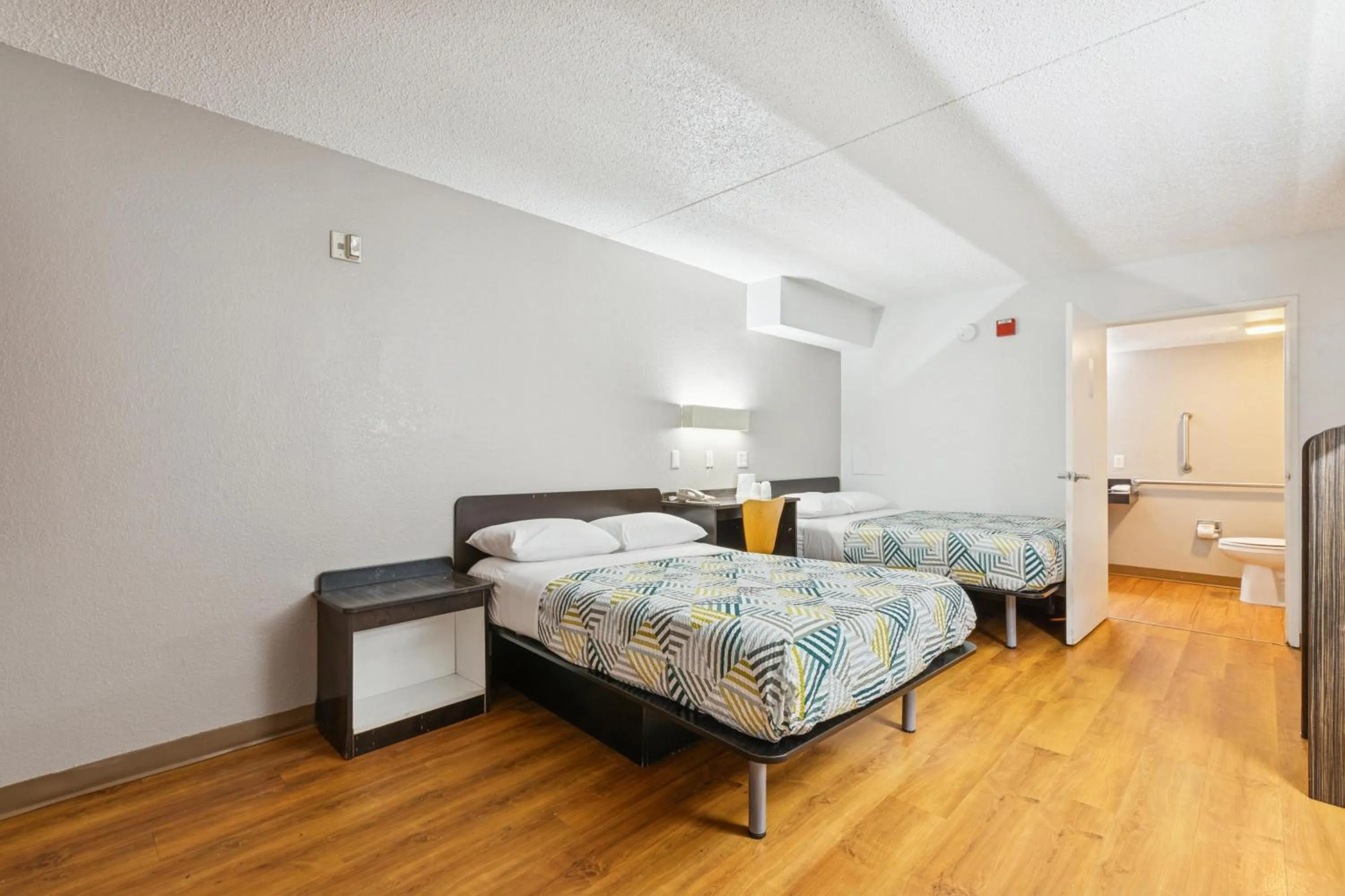 Bedroom, Bed in Motel 6-Piscataway, NJ