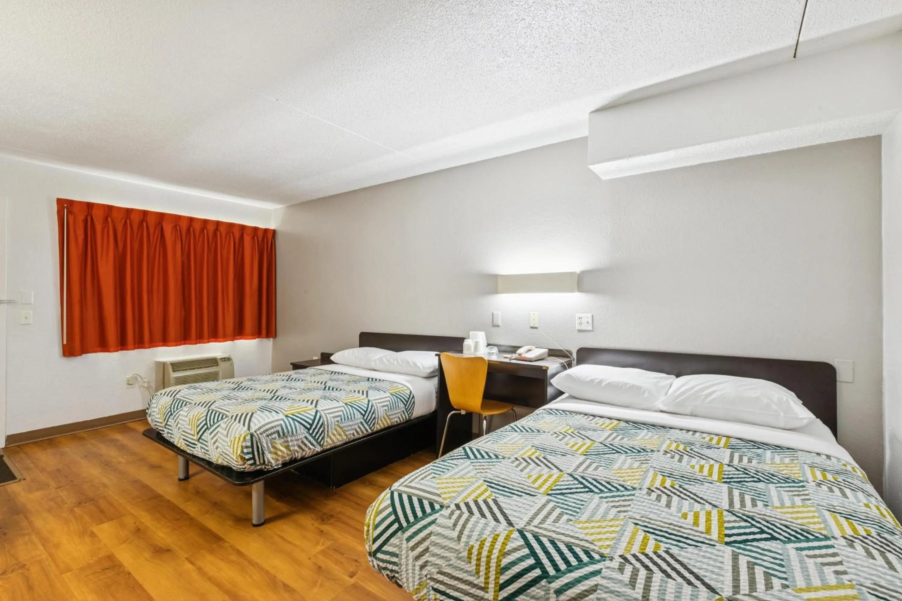 Bedroom, Bed in Motel 6-Piscataway, NJ