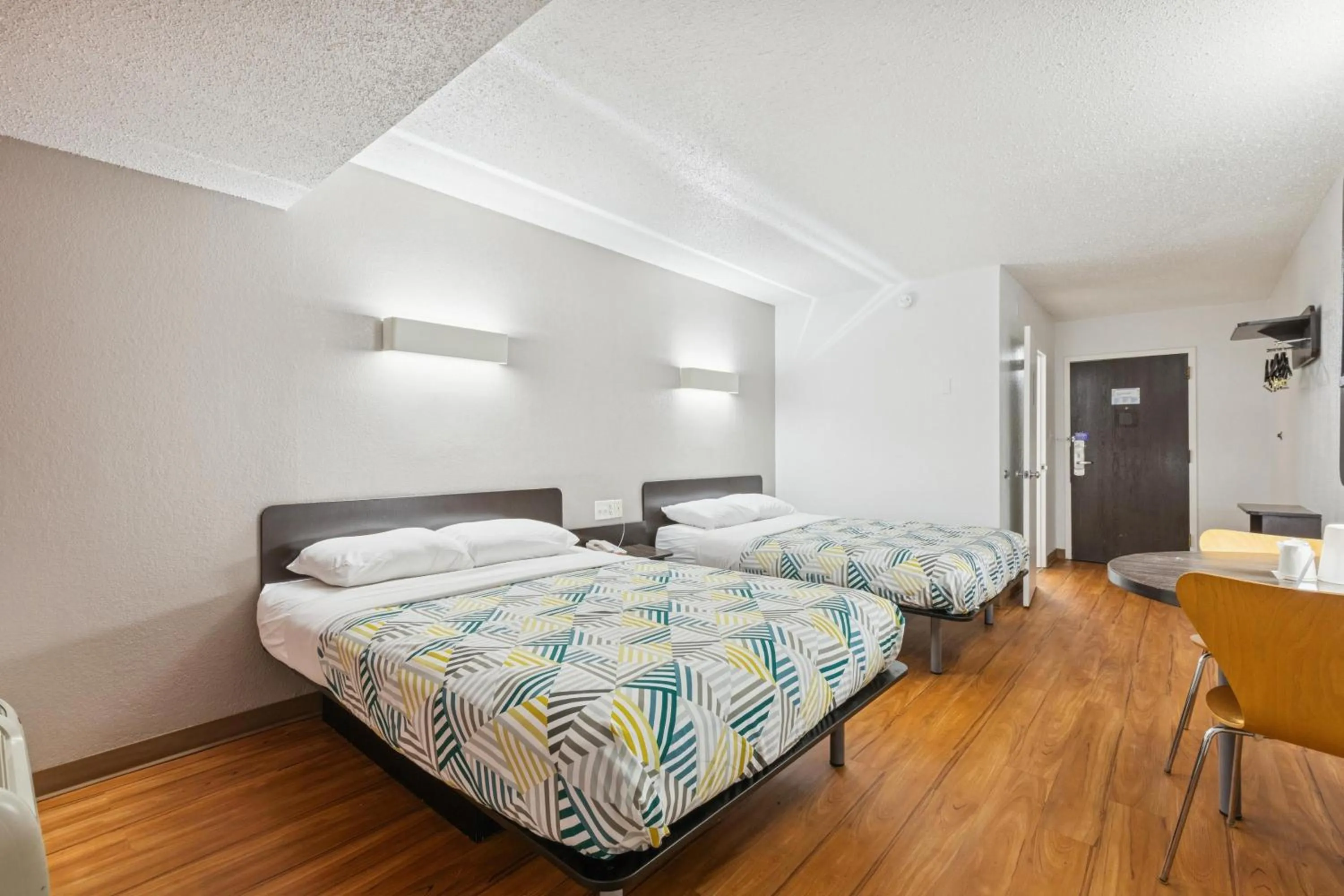 Bedroom, Bed in Motel 6-Piscataway, NJ