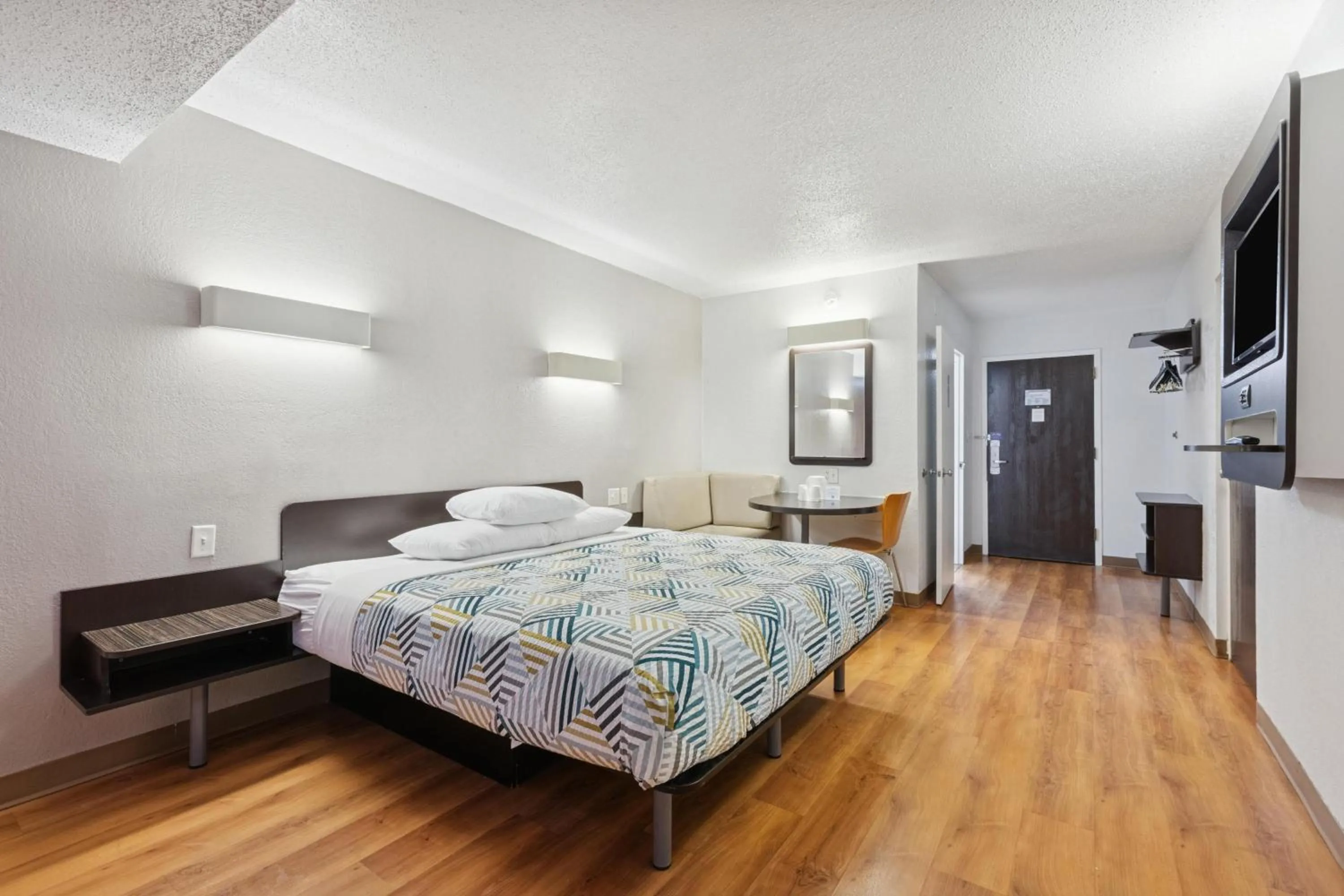 Bedroom, Bed in Motel 6-Piscataway, NJ