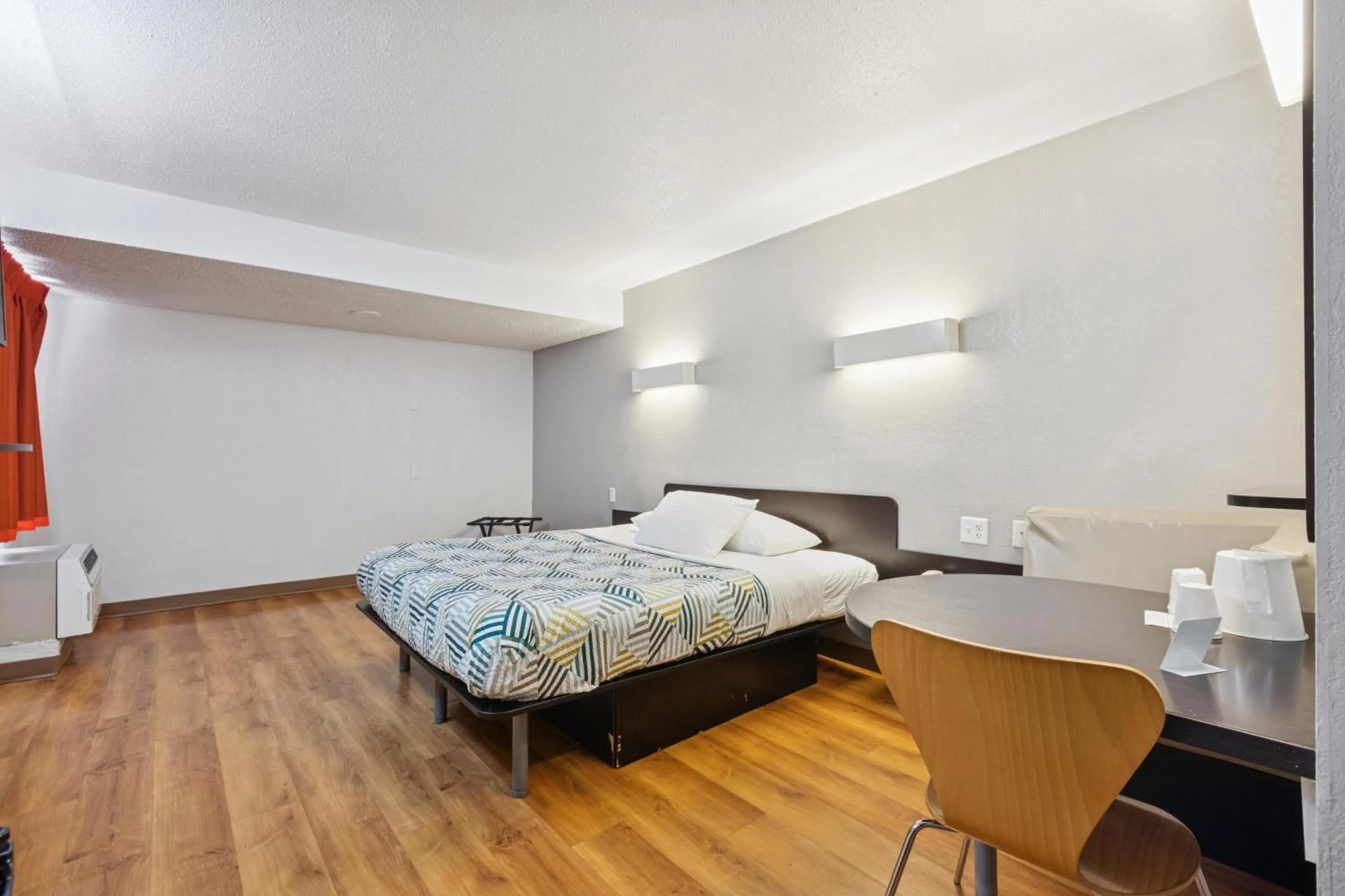 Bedroom, Bed in Motel 6-Piscataway, NJ