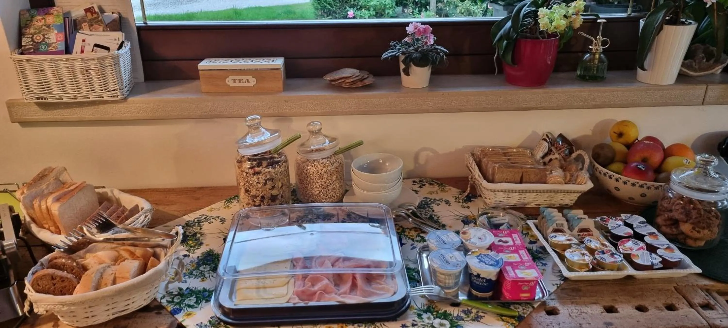 Food and drinks in Green Rose