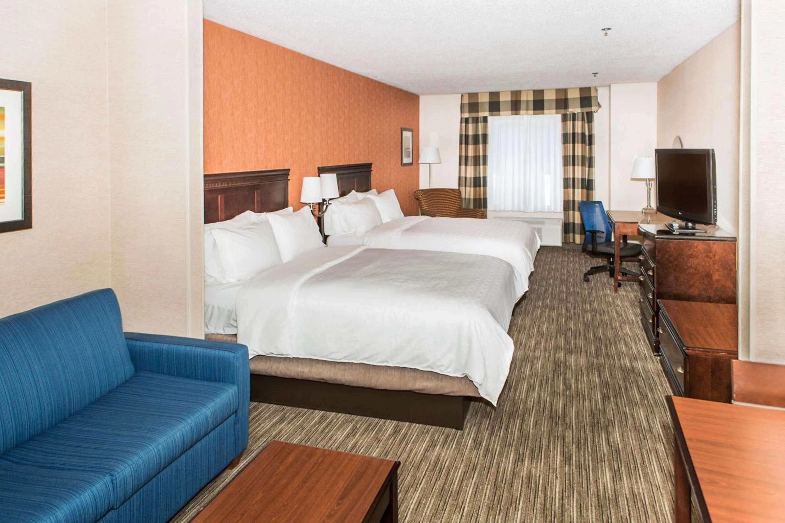 Photo of the whole room, Bed in Holiday Inn Express & Suites by IHG Chambersburg by IHG