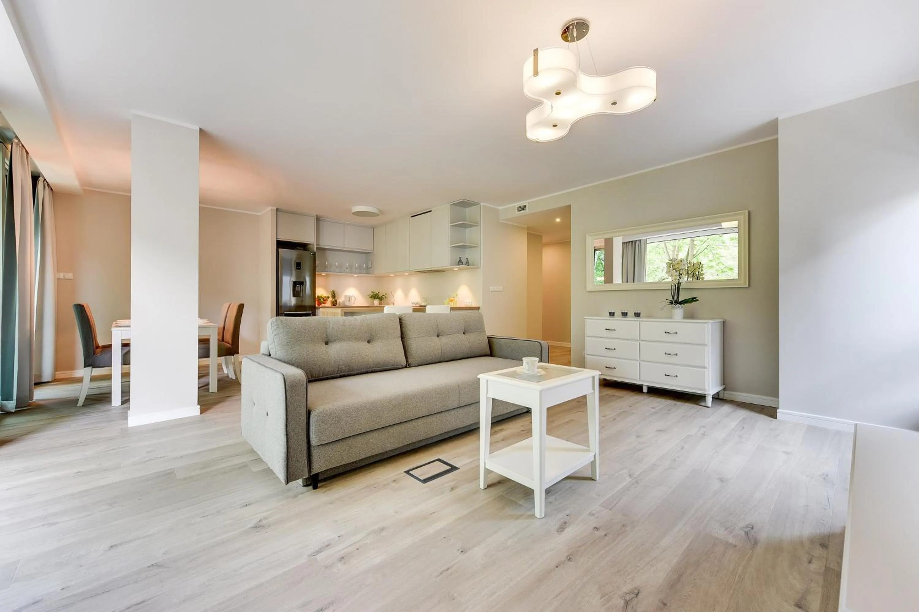 Deluxe Two-Bedroom Apartment 1 Floor in Lapwing Residence Sopot