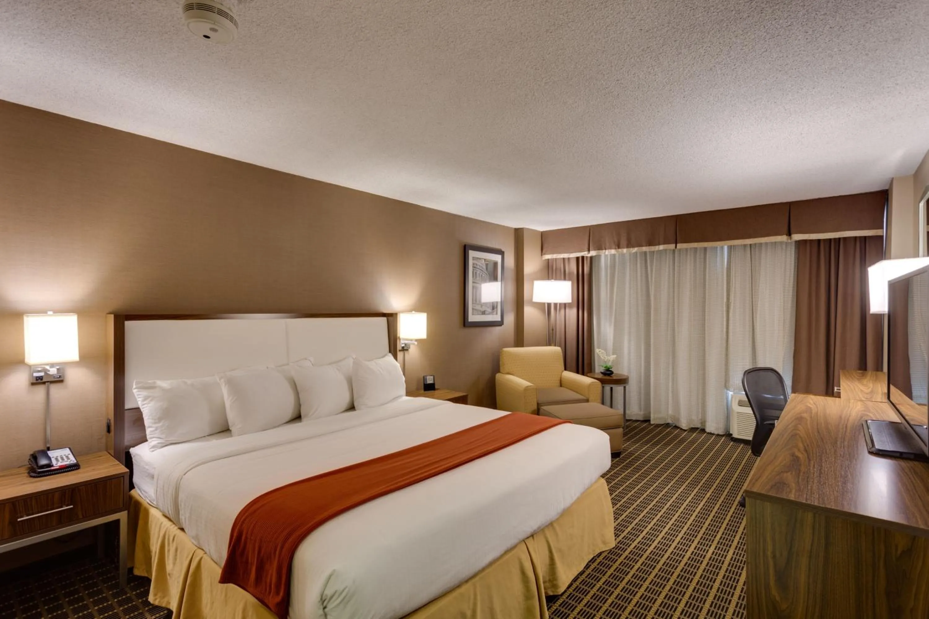 Bed in Holiday Inn Express Washington DC SW - Springfield by IHG