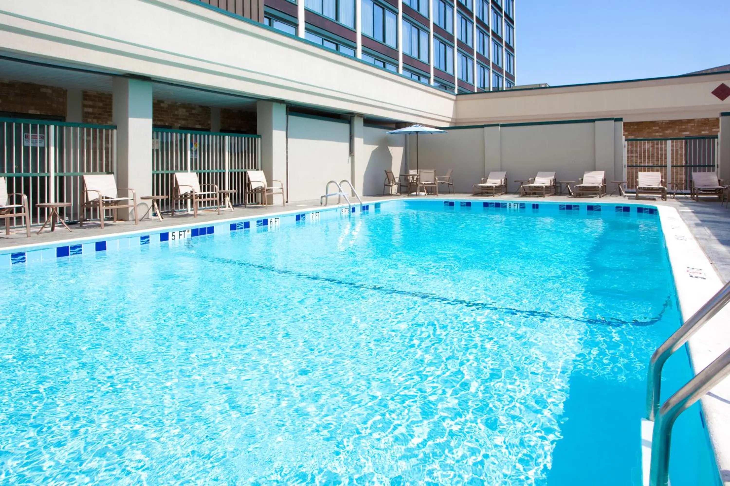Swimming pool in Holiday Inn Express Washington DC SW - Springfield by IHG
