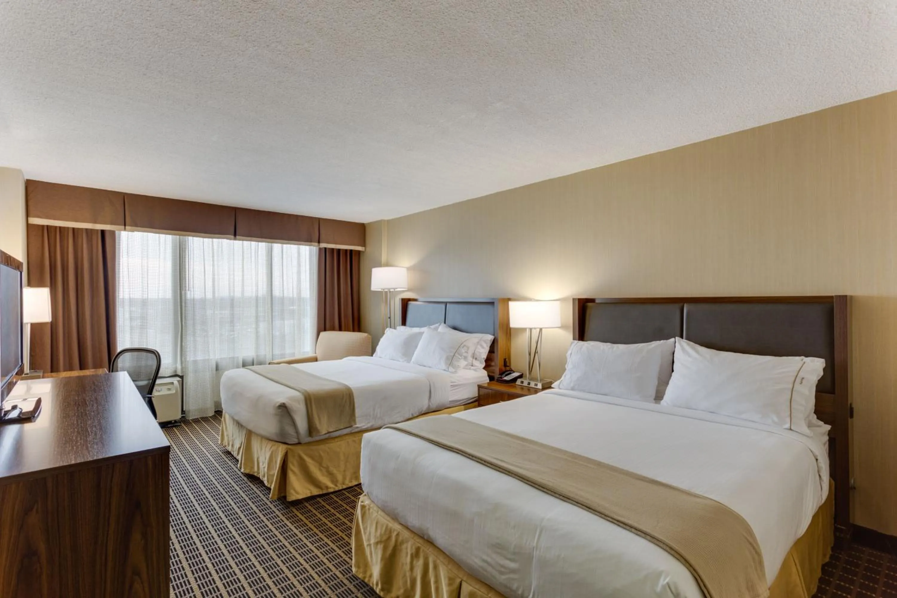 Bed in Holiday Inn Express Washington DC SW - Springfield by IHG