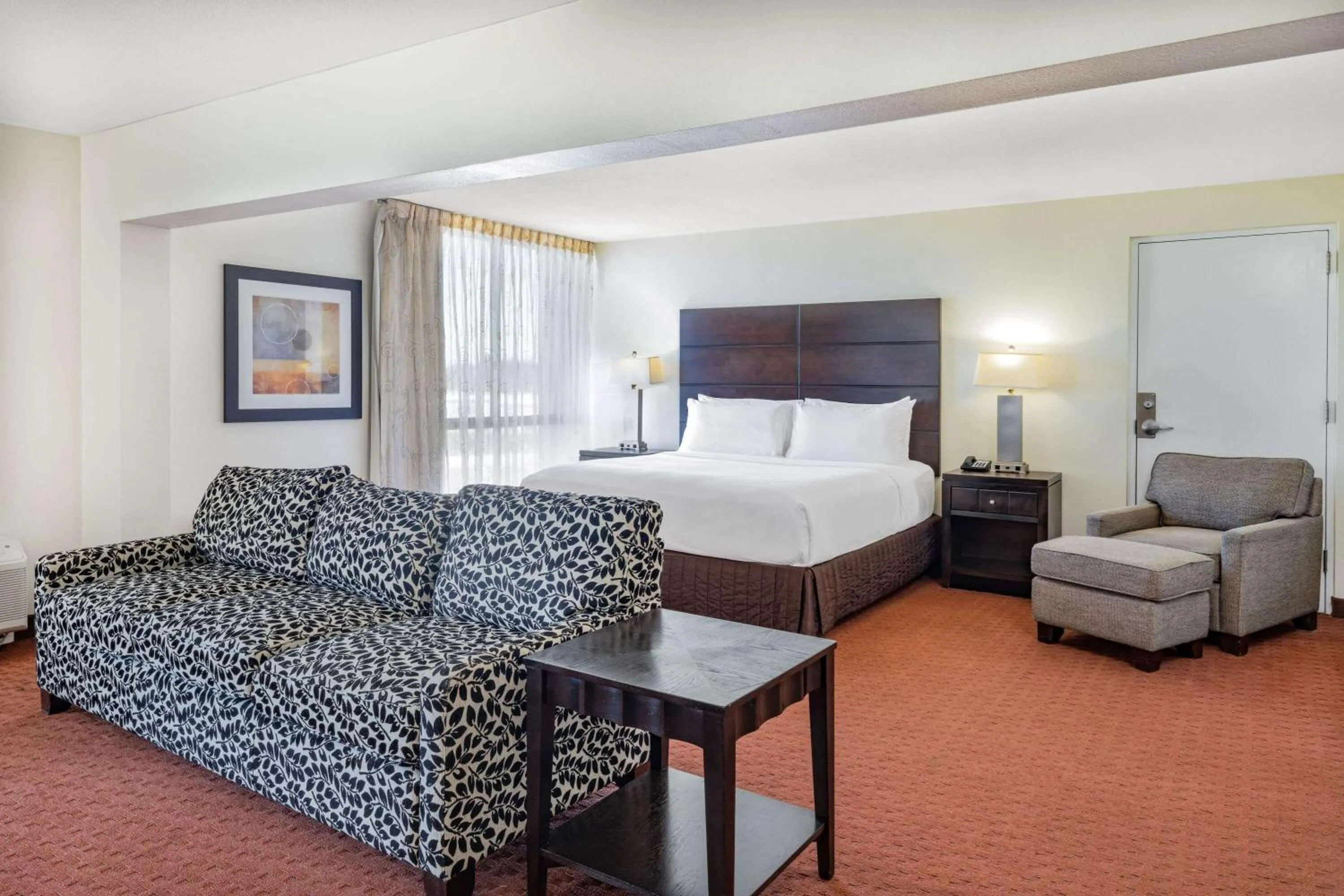 Photo of the whole room, Bed in Wyndham Sacramento