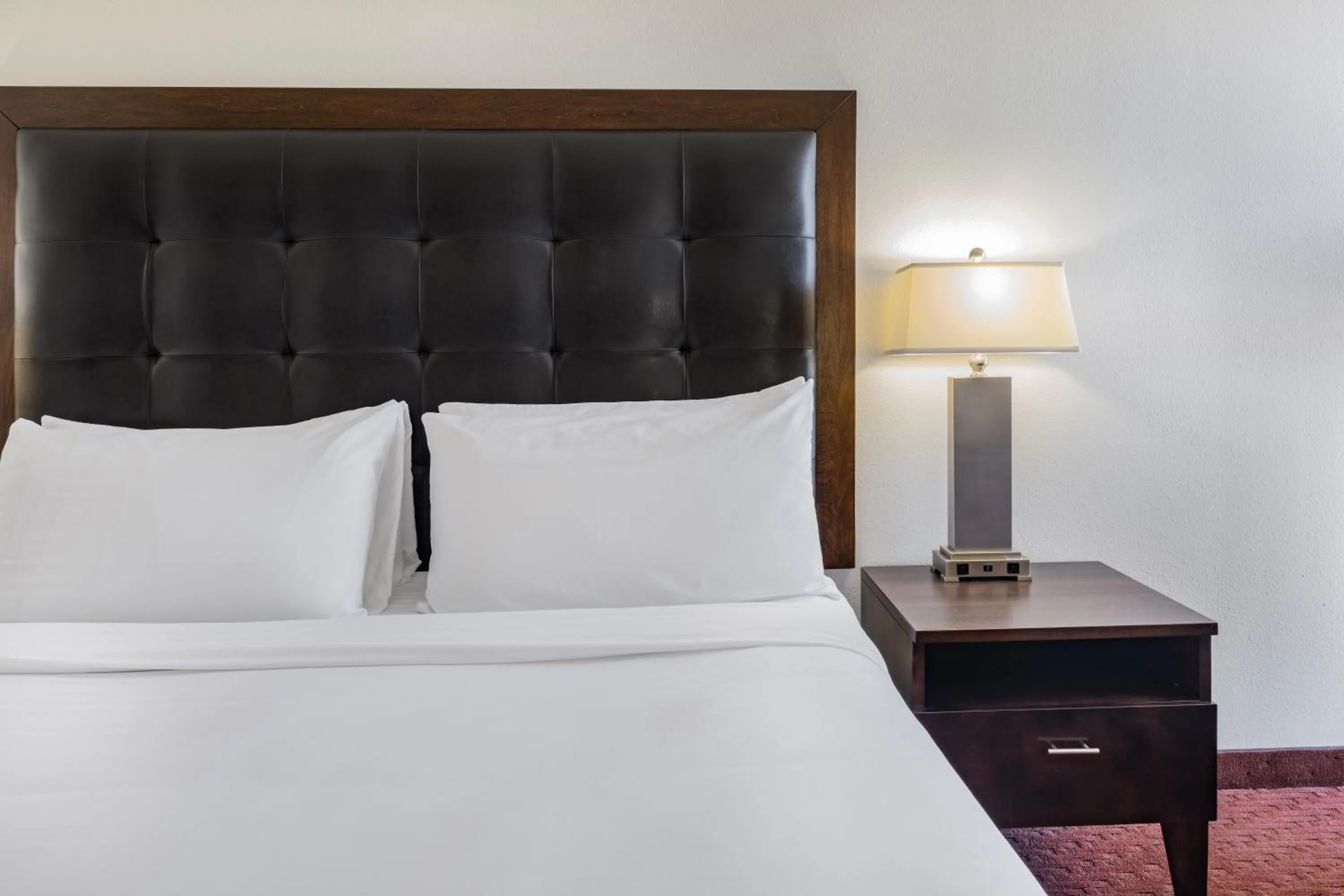 Bedroom, Bed in Wyndham Sacramento