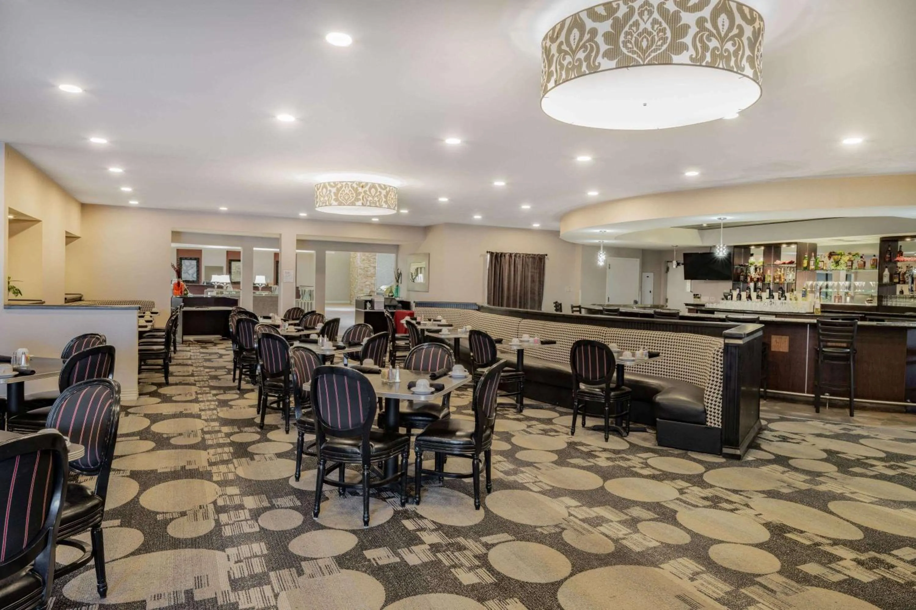 Restaurant/places to eat in Wyndham Sacramento