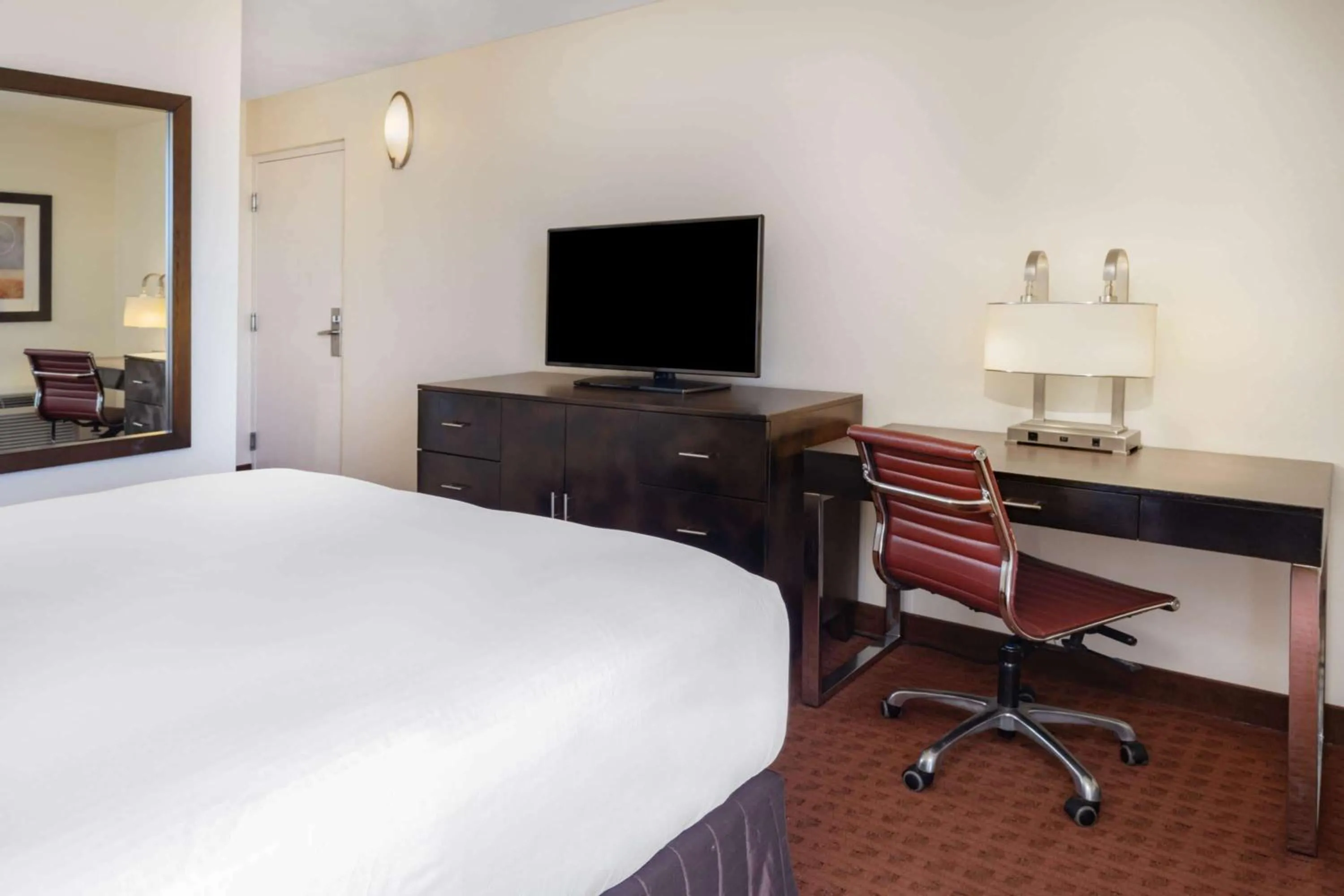 Bed in Wyndham Sacramento