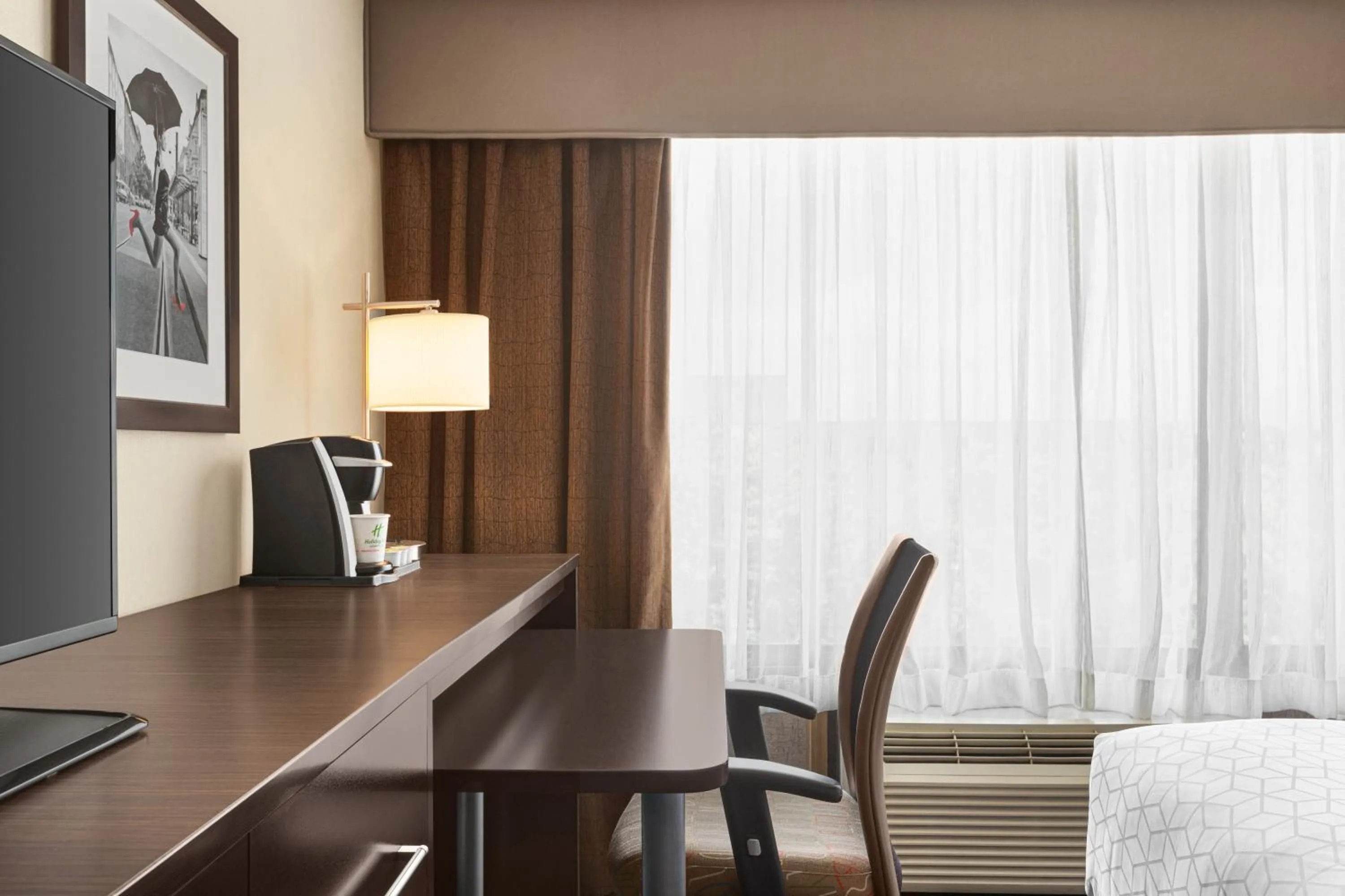 TV and multimedia, Bed in Holiday Inn Boston - Cambridge Area by IHG