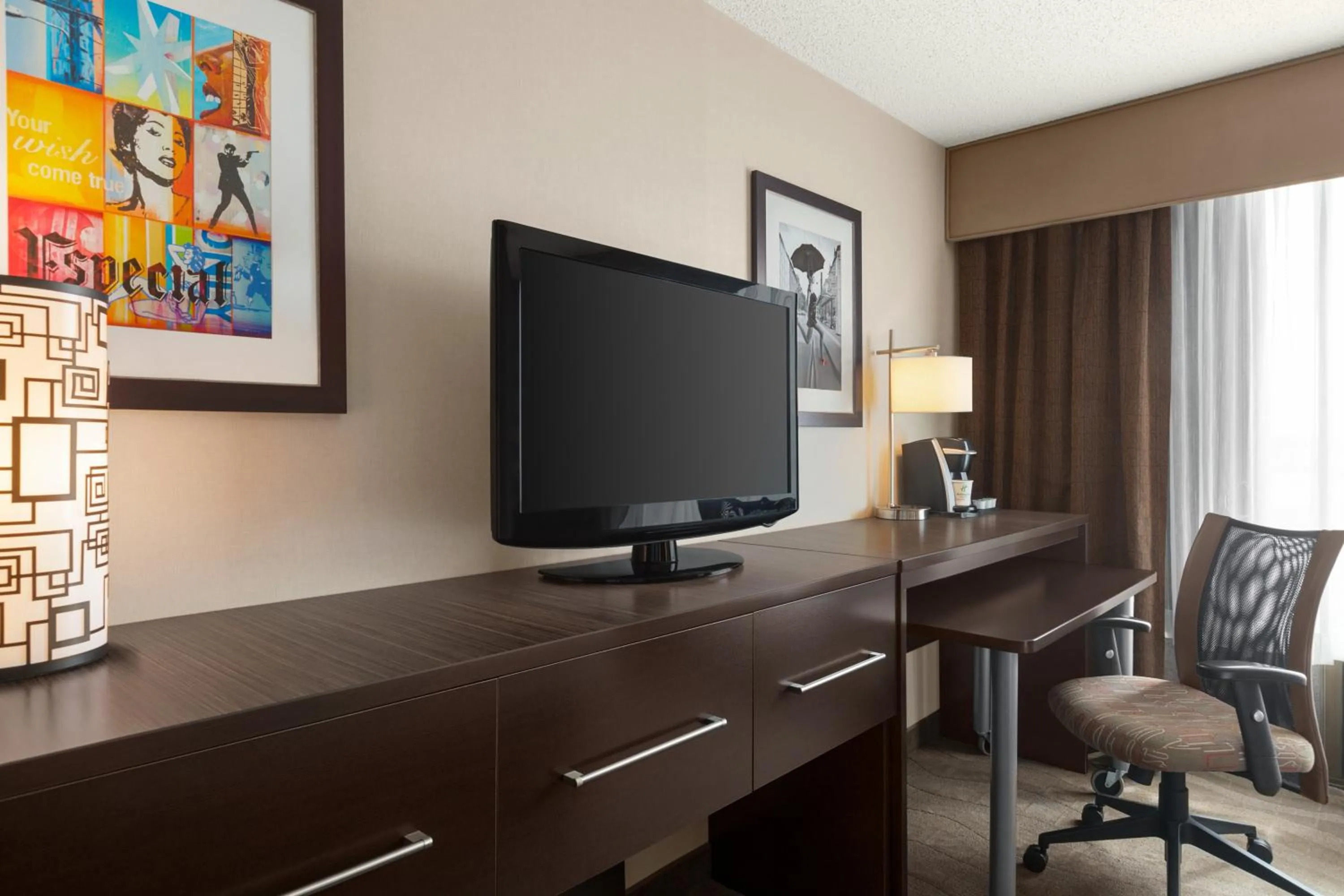 TV and multimedia in Holiday Inn Boston - Cambridge Area by IHG